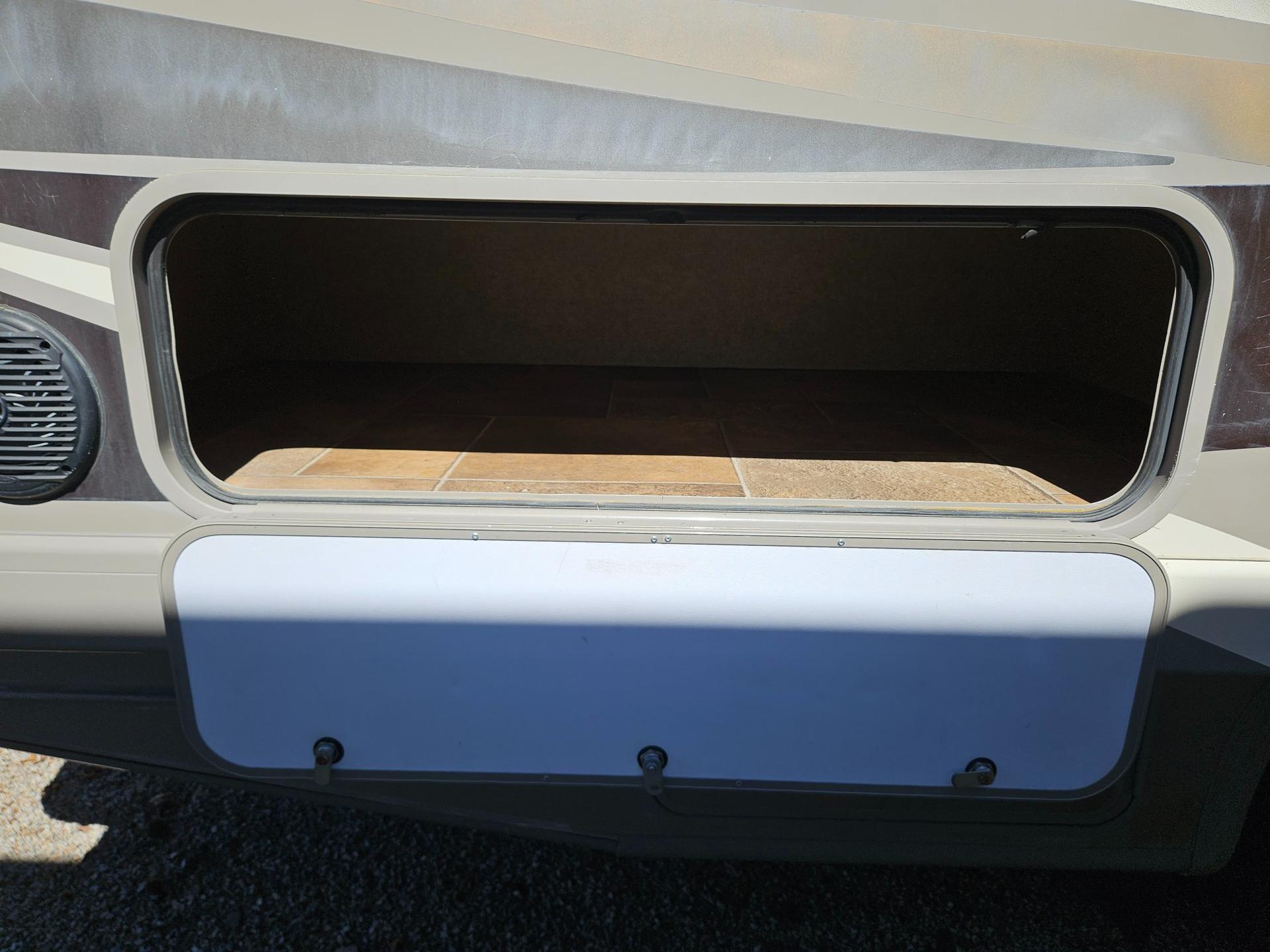 2015 Thor Motor Coach 2015 Thor Motor Coach Hurricane - thumbnail 47