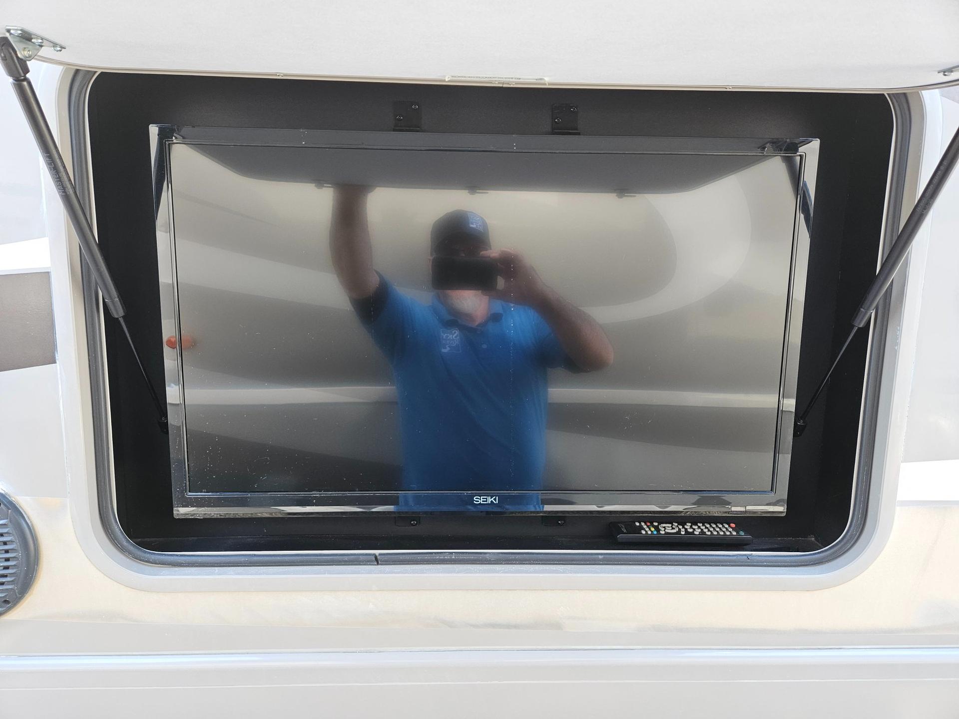 2015 Thor Motor Coach 2015 Thor Motor Coach Hurricane - thumbnail 48