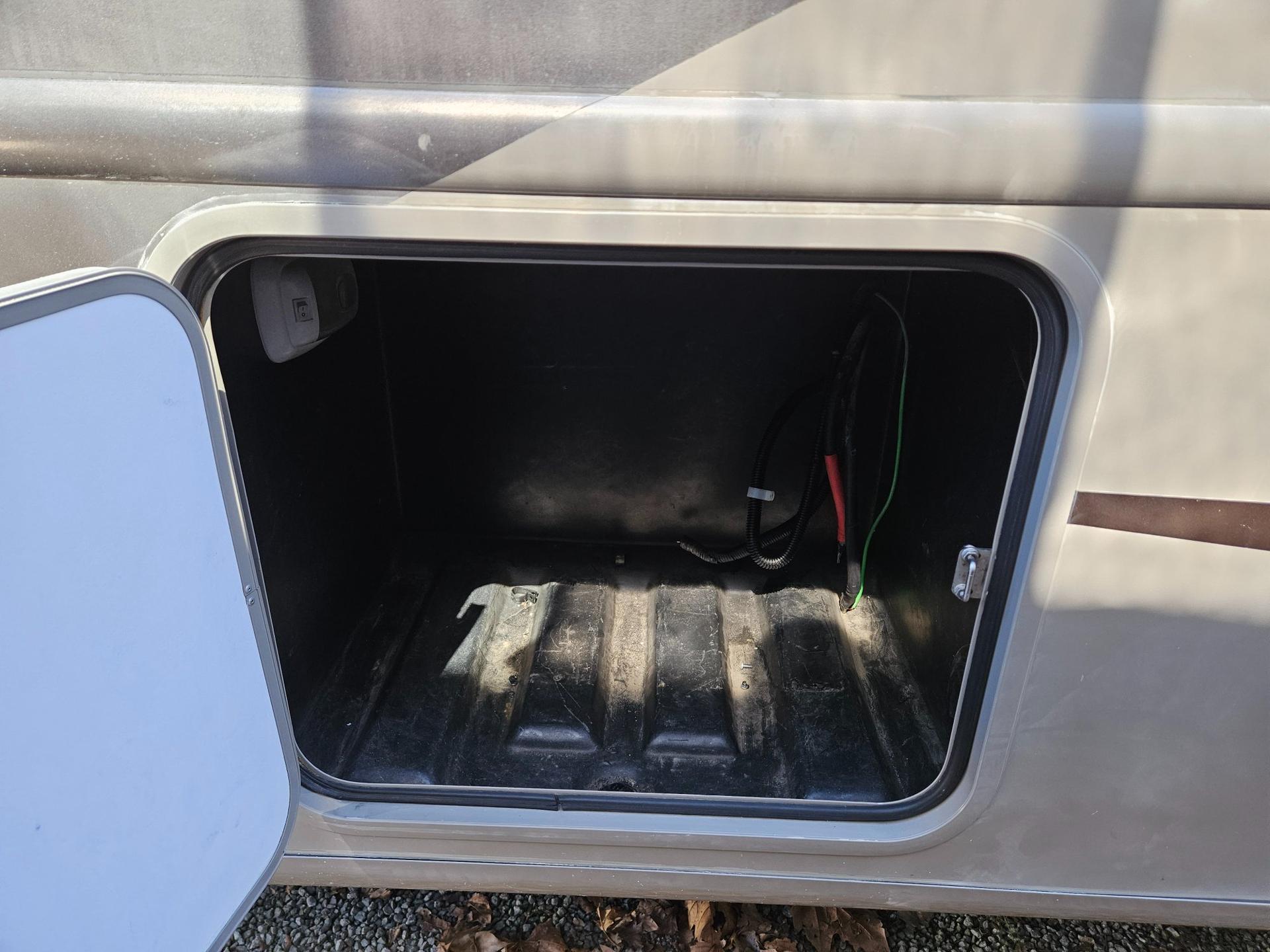 2015 Thor Motor Coach 2015 Thor Motor Coach Hurricane - thumbnail 50