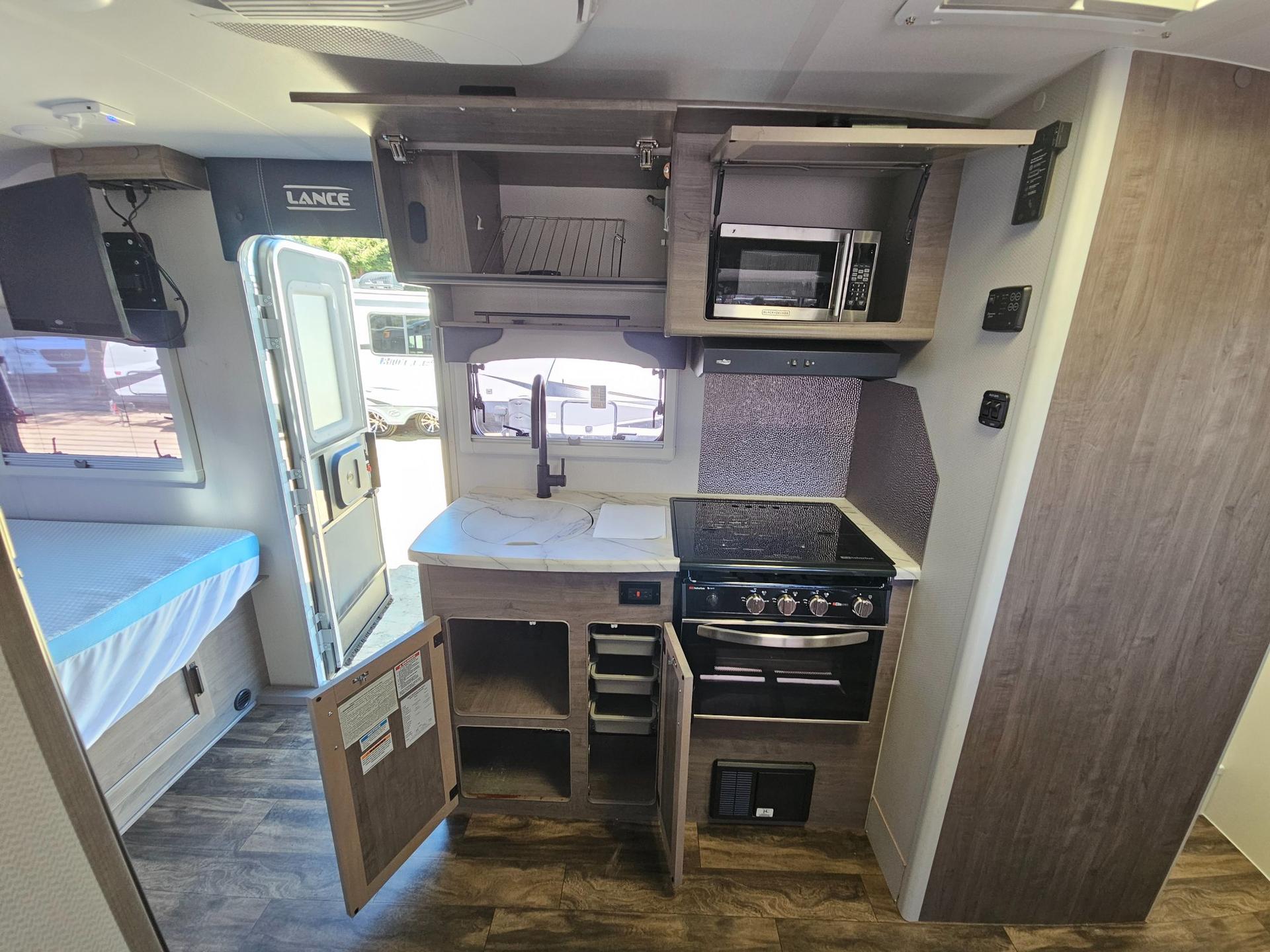 2021 Lance 2021 Lance Travel Trailer - thumbnail 17