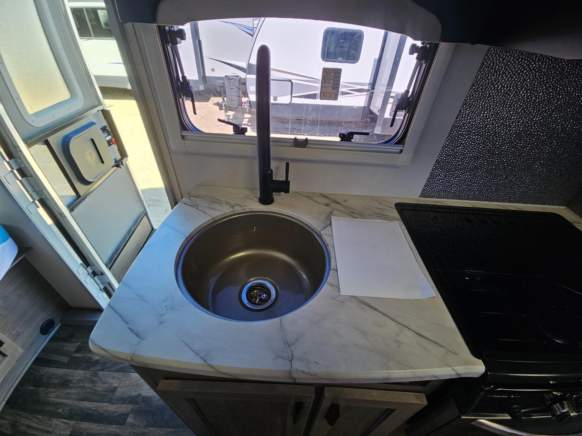 2021 Lance 2021 Lance Travel Trailer - thumbnail 18