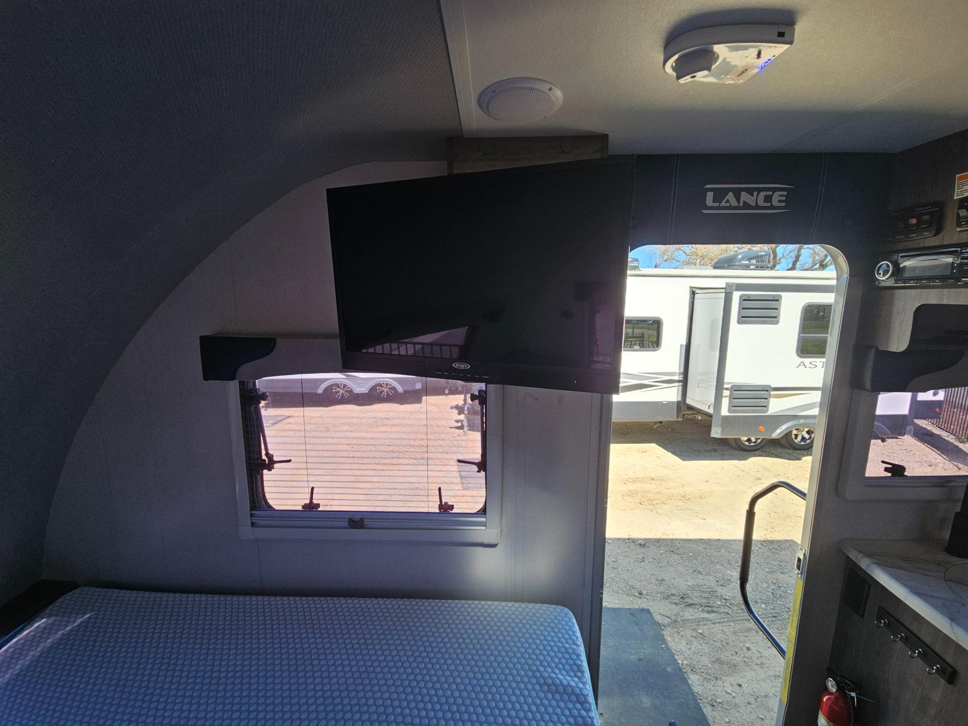 2021 Lance 2021 Lance Travel Trailer - thumbnail 22