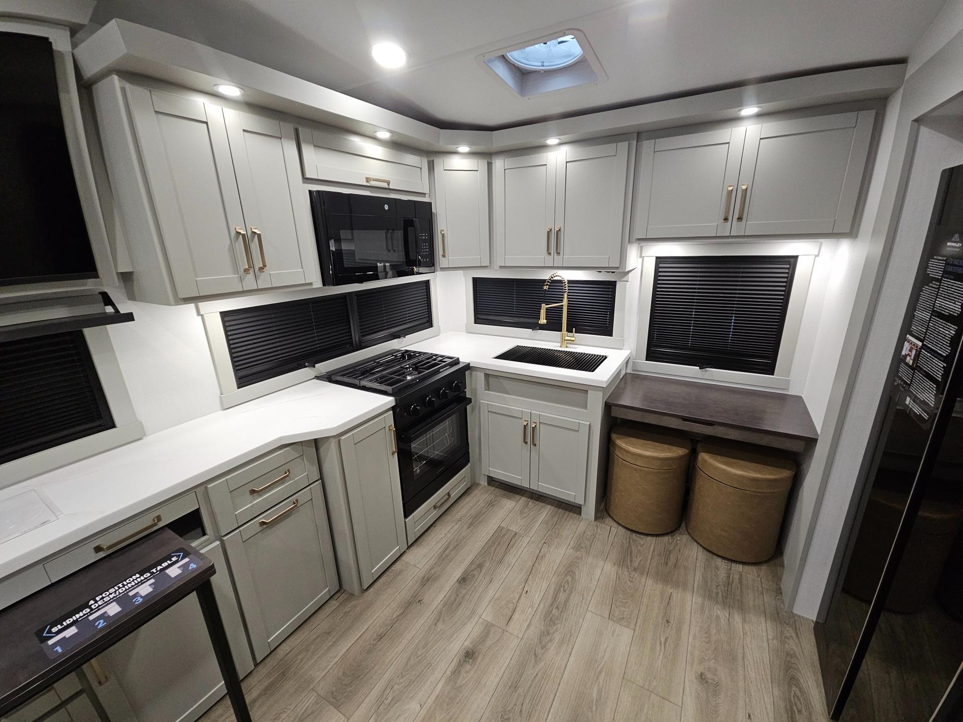 2026 Brinkley RV 2026 Brinkley RV Model Z - thumbnail 10