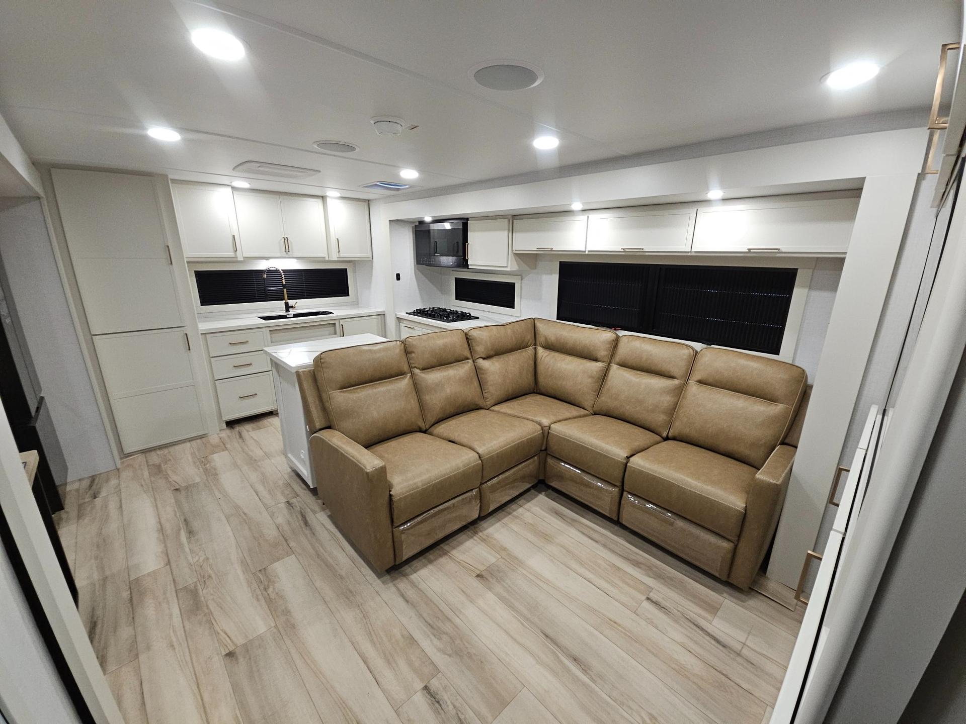 2026 Brinkley RV 2026 Brinkley RV Model I - thumbnail 6