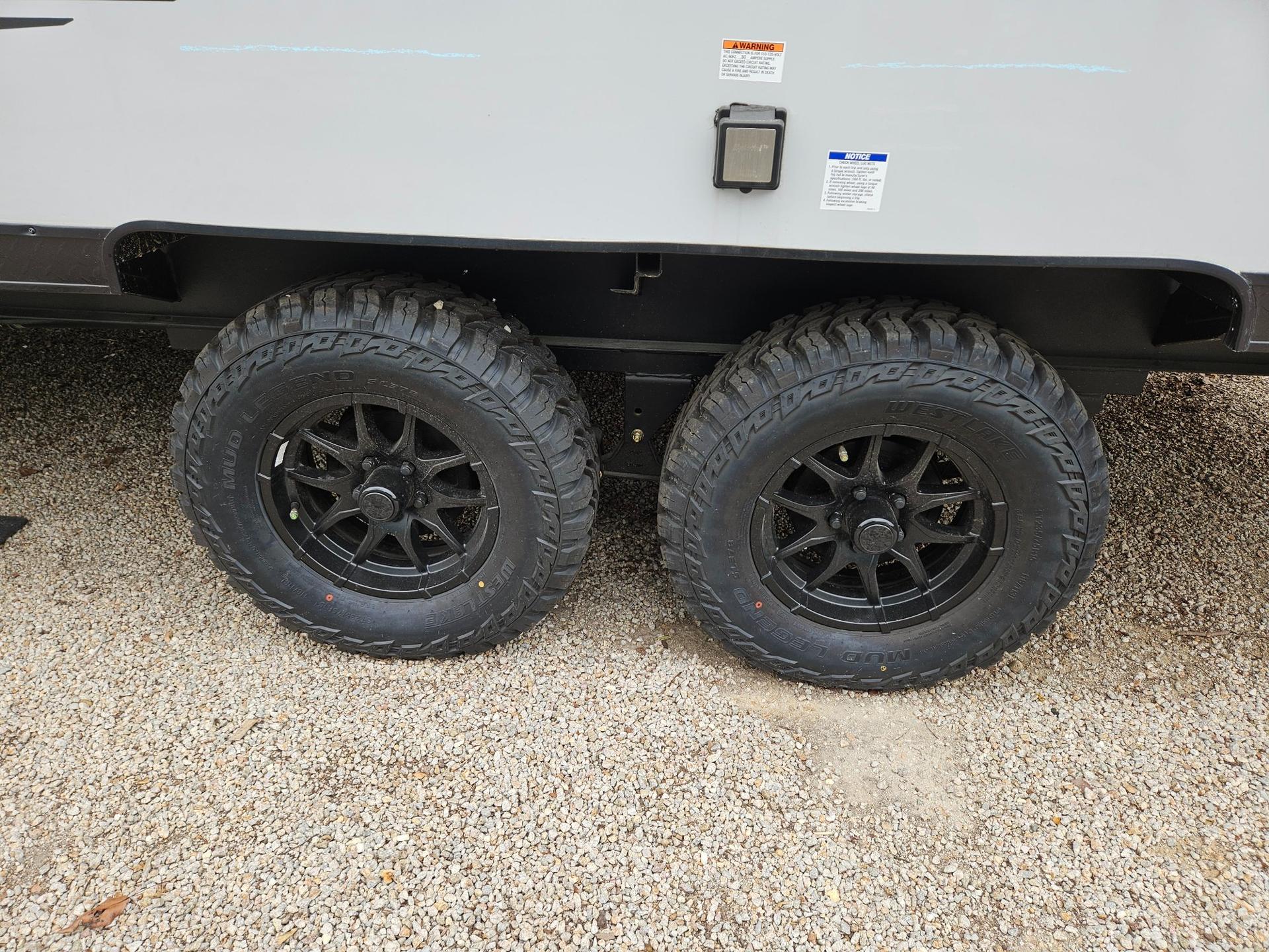 2026 Forest River 2026 Forest River Cherokee Grey Wolf Black Label Toy Hauler - thumbnail 33