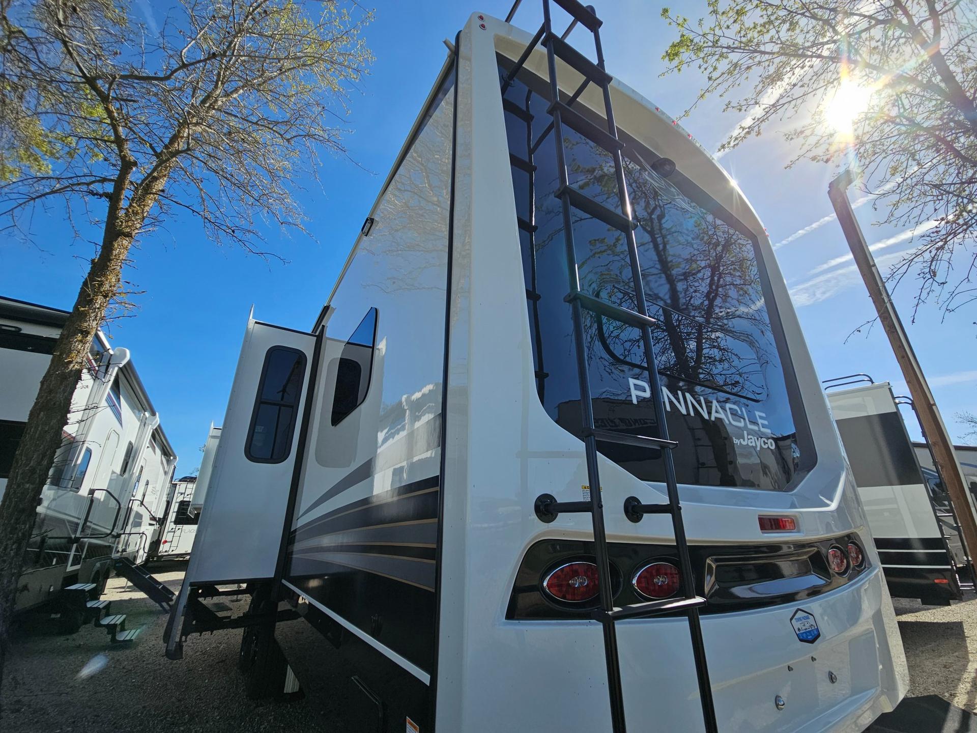 2026 Jayco 2026 Jayco Pinnacle - thumbnail 4