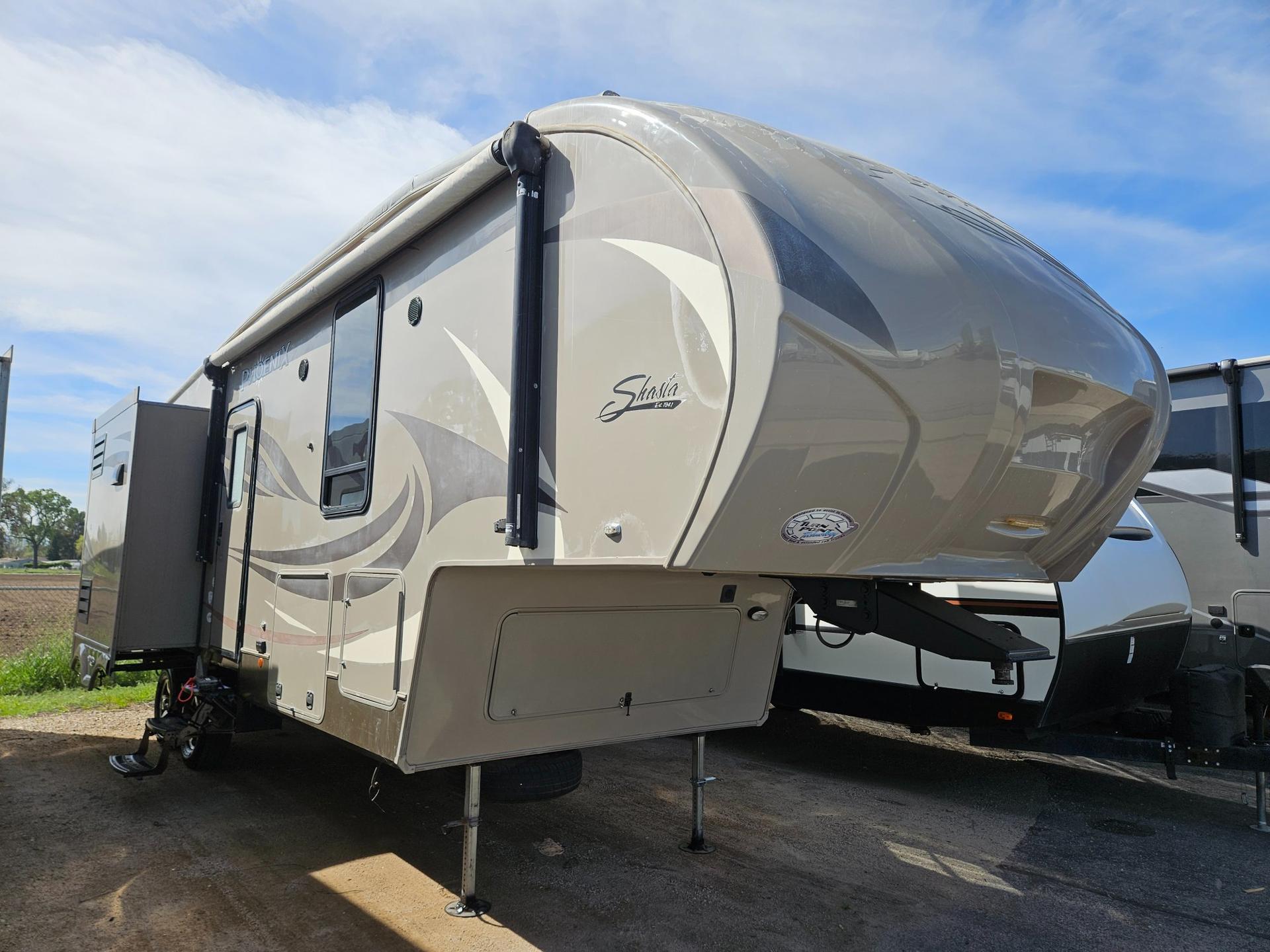 2017 Shasta Phoenix Lite 31BH