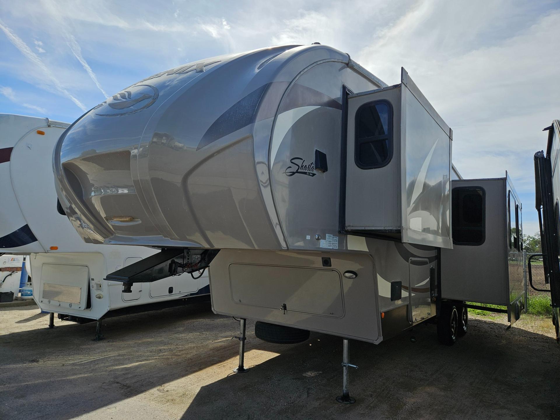 2017 Shasta 2017 Shasta Phoenix Lite - thumbnail 4