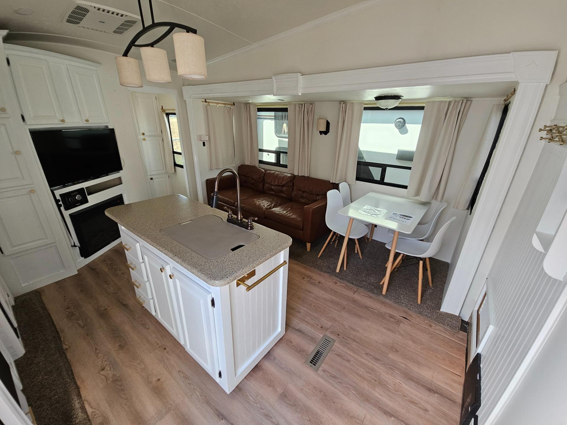 2017 Shasta 2017 Shasta Phoenix Lite - thumbnail 5