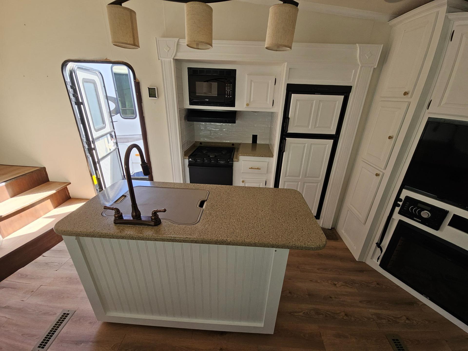 2017 Shasta 2017 Shasta Phoenix Lite - thumbnail 11