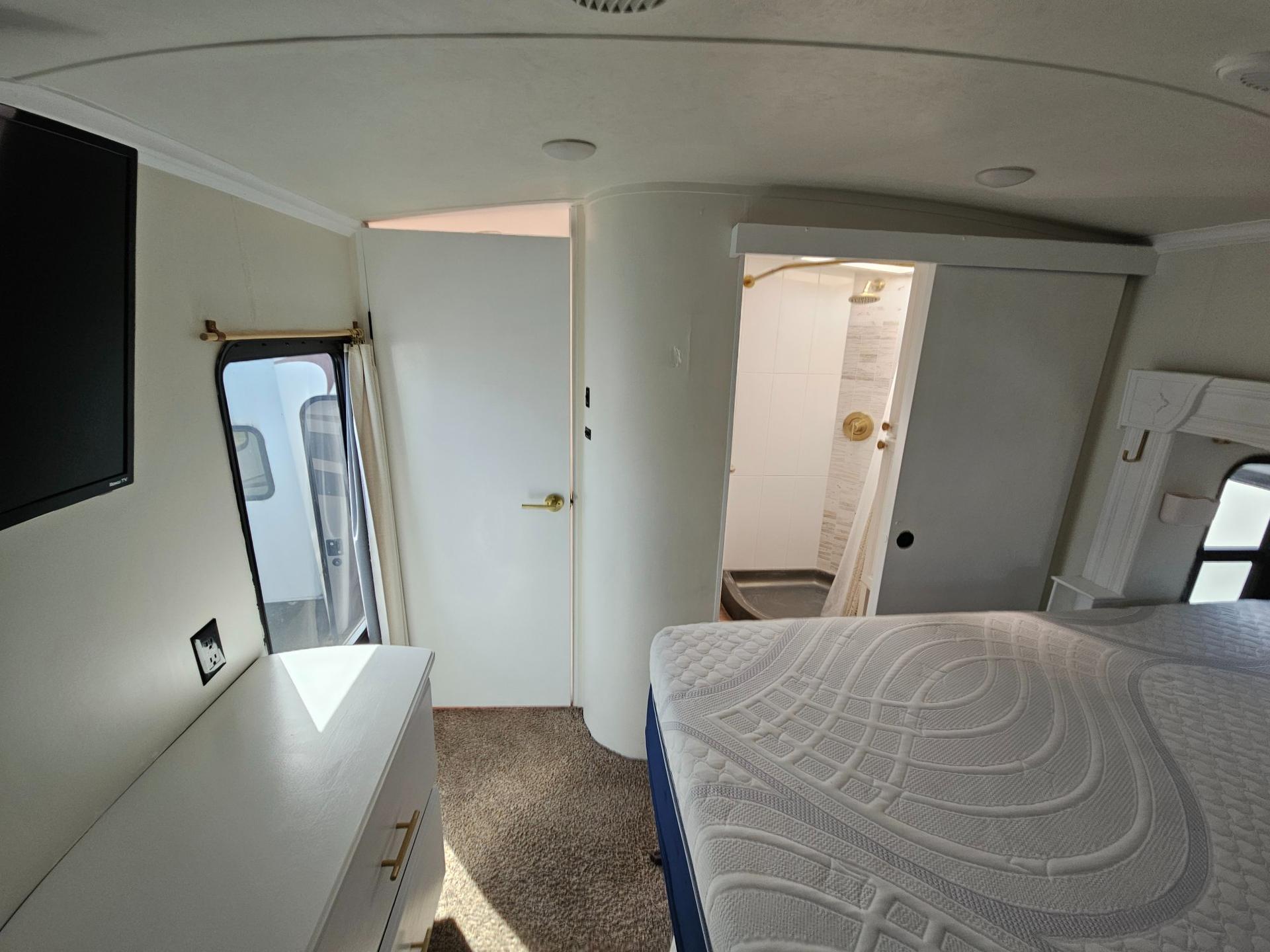 2017 Shasta 2017 Shasta Phoenix Lite - thumbnail 19