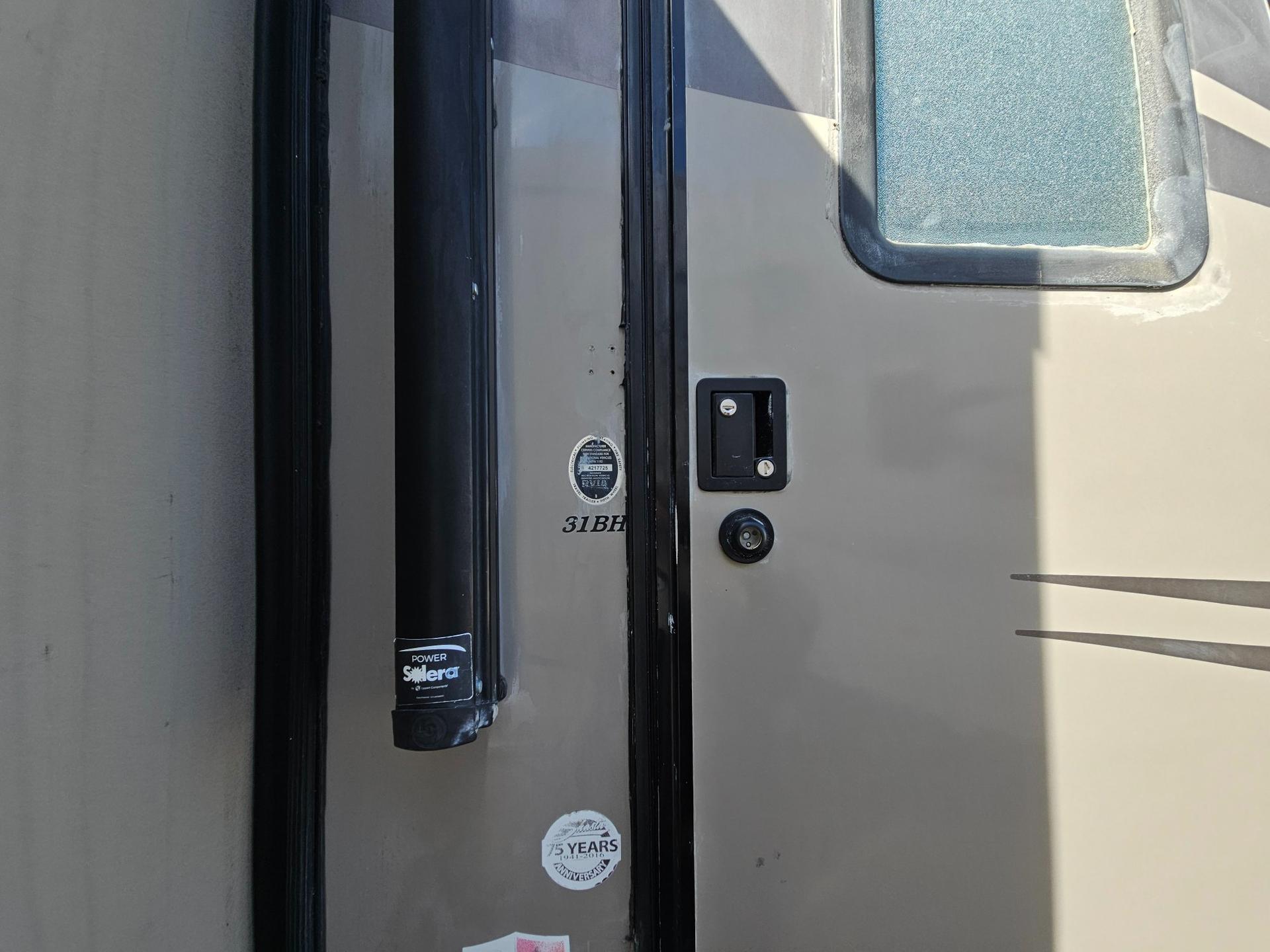 2017 Shasta 2017 Shasta Phoenix Lite - thumbnail 26