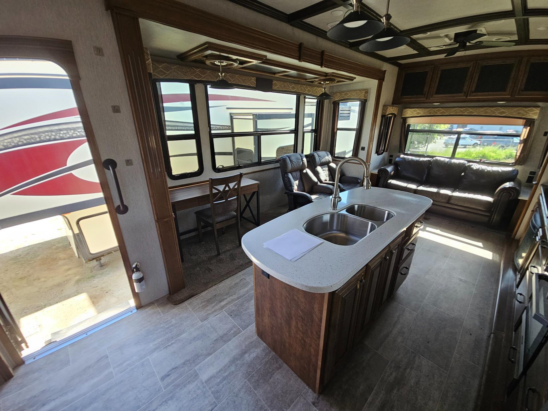 2019 Heartland 2019 Heartland Bighorn - thumbnail 5