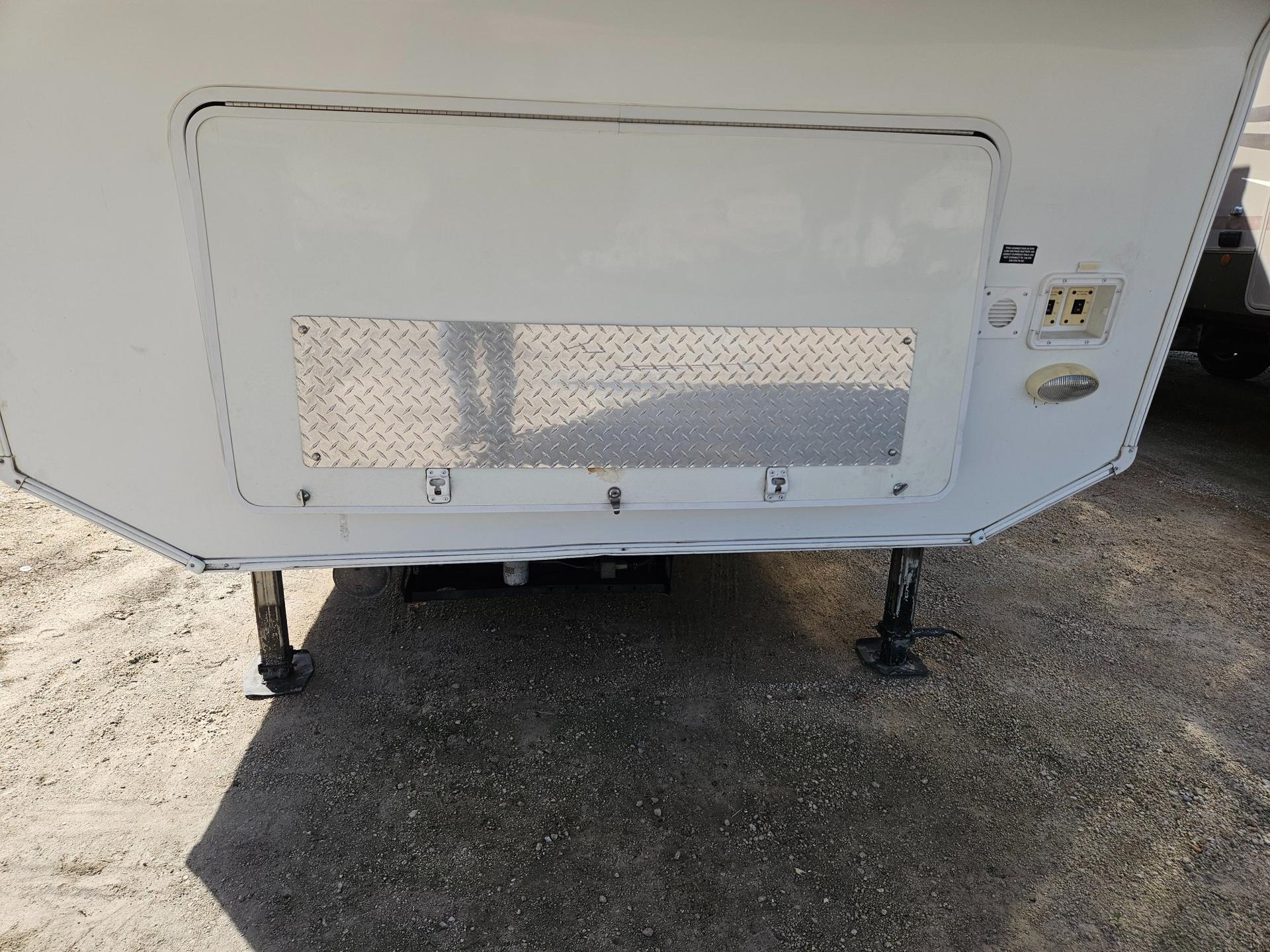 2011 Coachmen 2011 Coachmen Brookstone - thumbnail 18