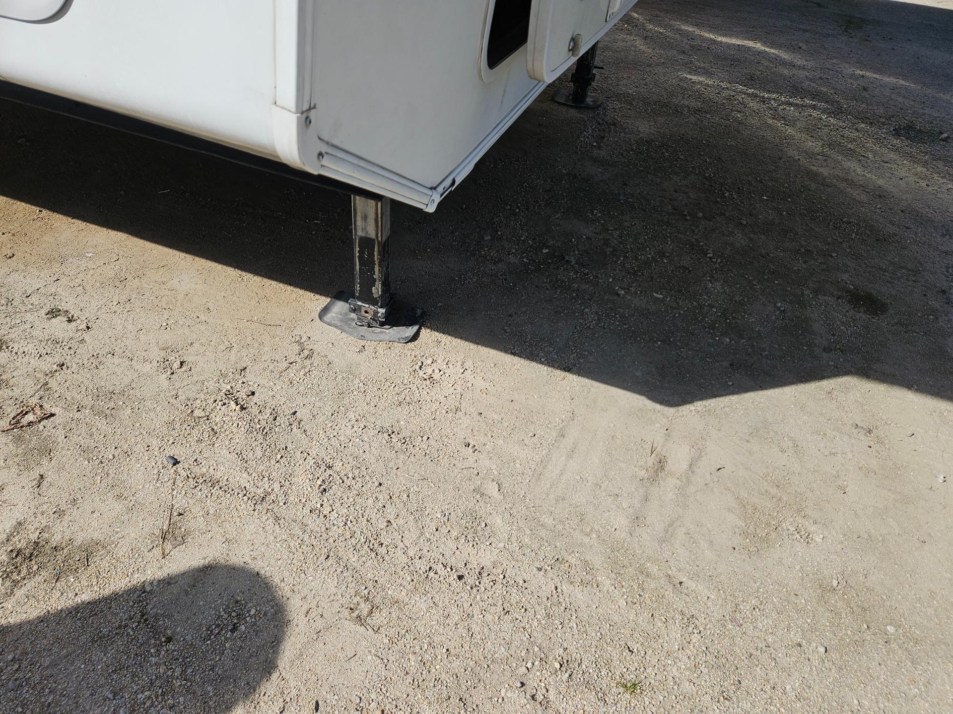 2011 Coachmen 2011 Coachmen Brookstone - thumbnail 19