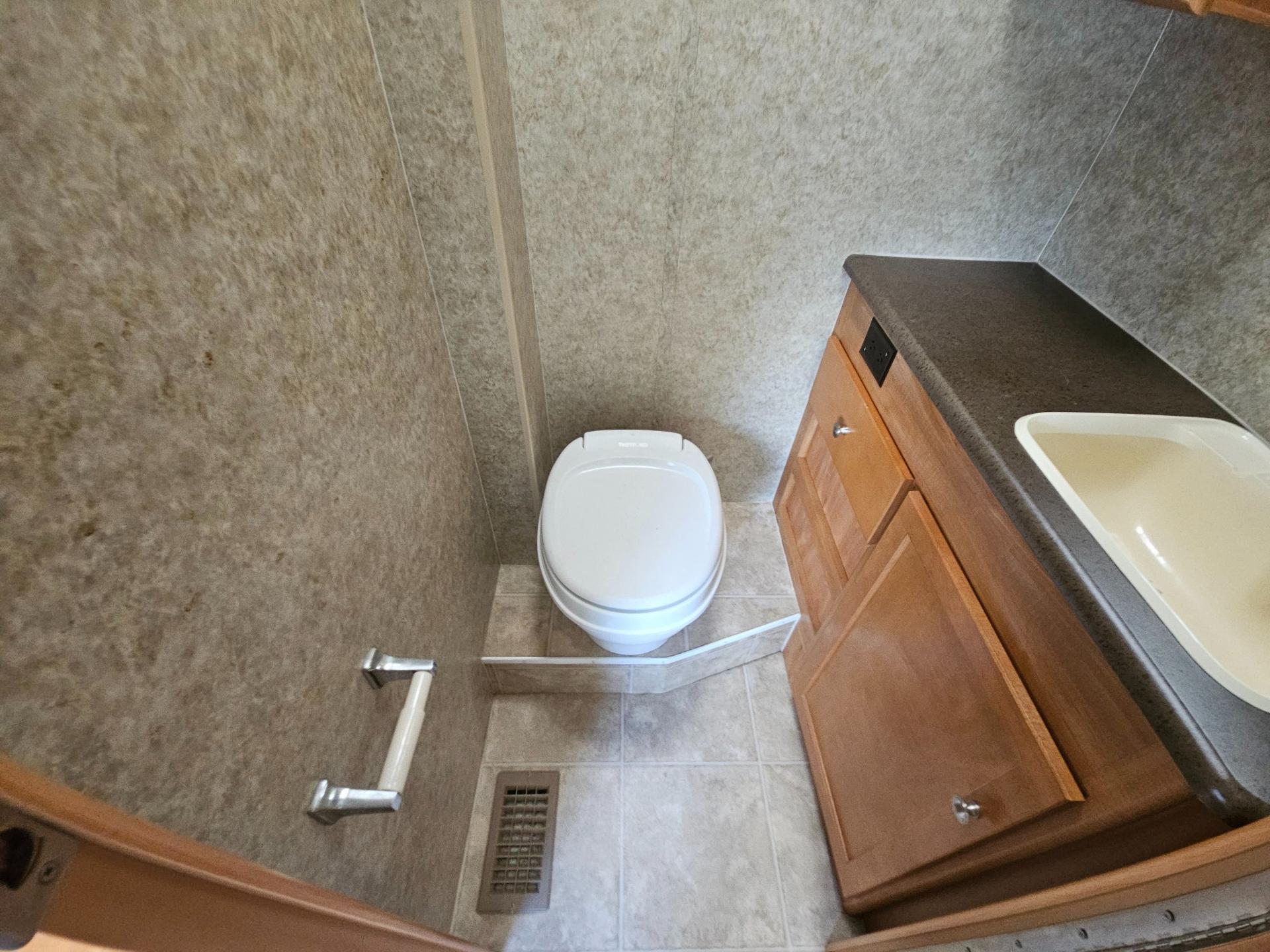 2009 Winnebago 2009 Winnebago Vista - thumbnail 22