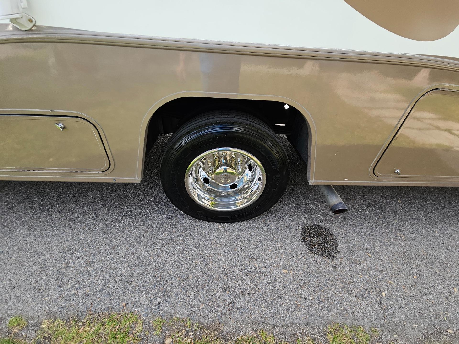 2009 Winnebago 2009 Winnebago Vista - thumbnail 39