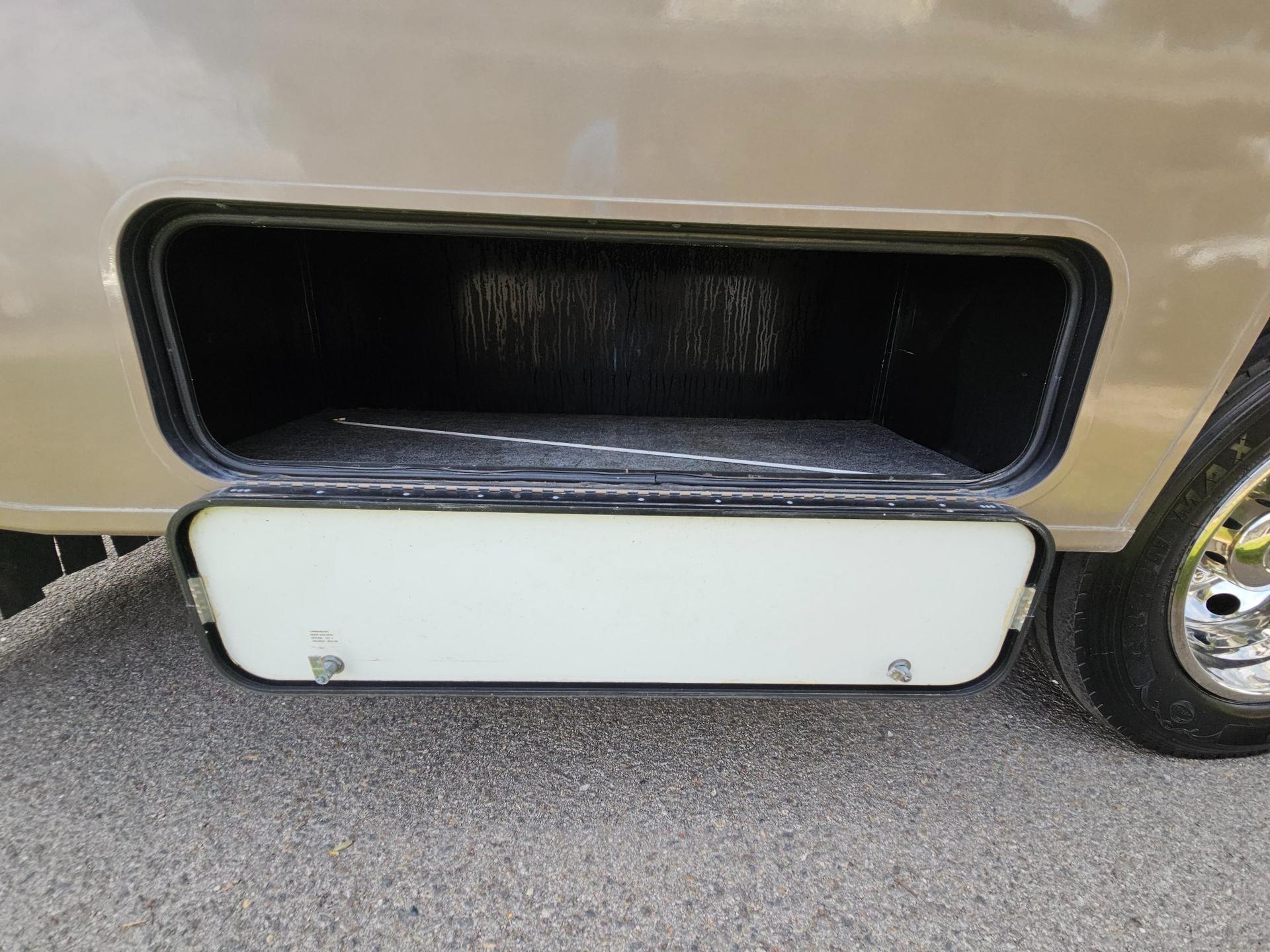 2009 Winnebago 2009 Winnebago Vista - thumbnail 40