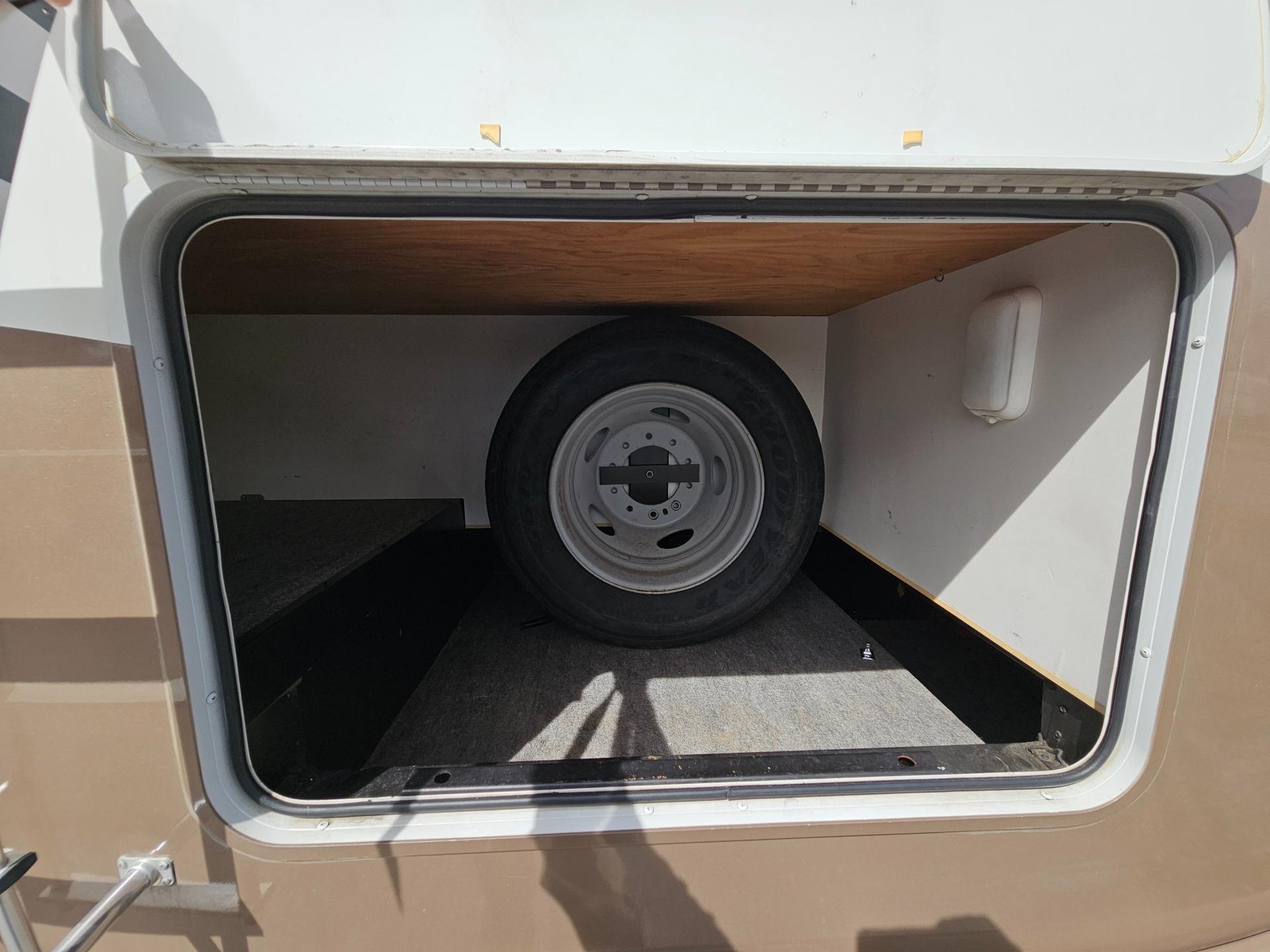 2009 Winnebago 2009 Winnebago Vista - thumbnail 42