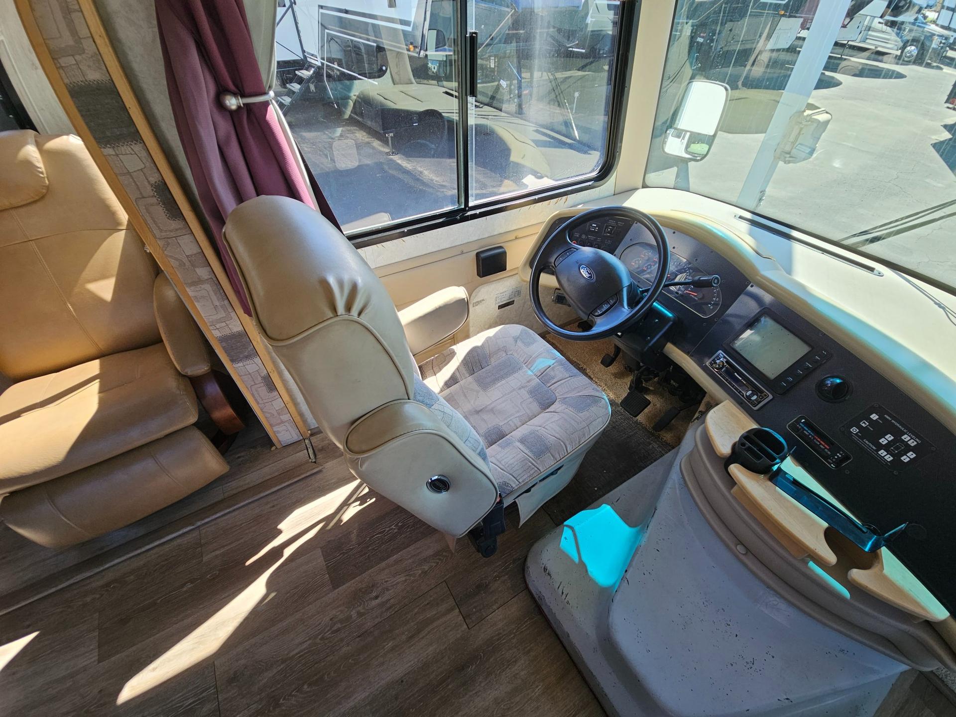 2004 Tiffin Motorhomes 2004 Tiffin Motorhomes Allegro - thumbnail 25