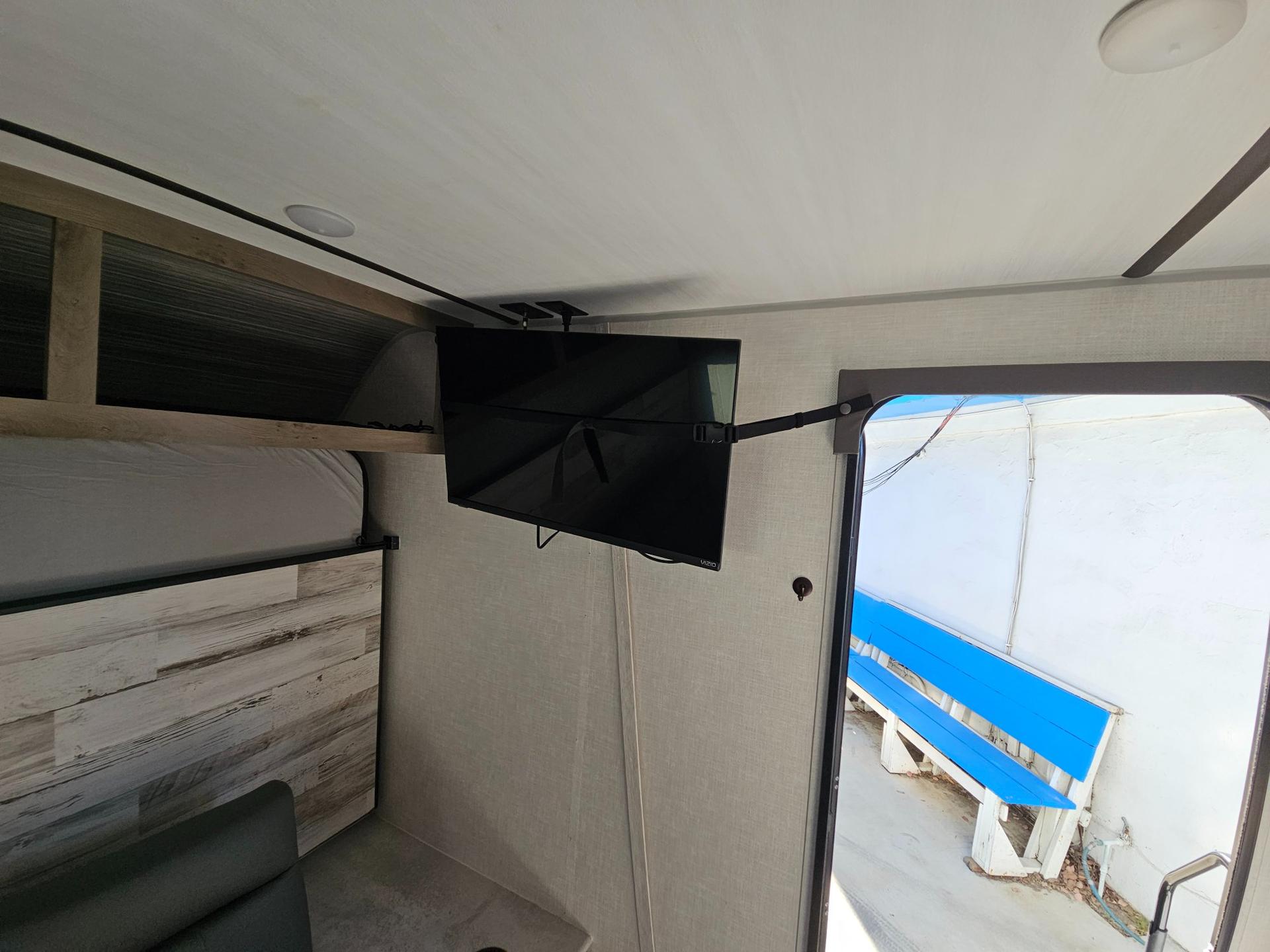 2022 Forest River RV 2022 Forest River RV Surveyor Legend - thumbnail 18