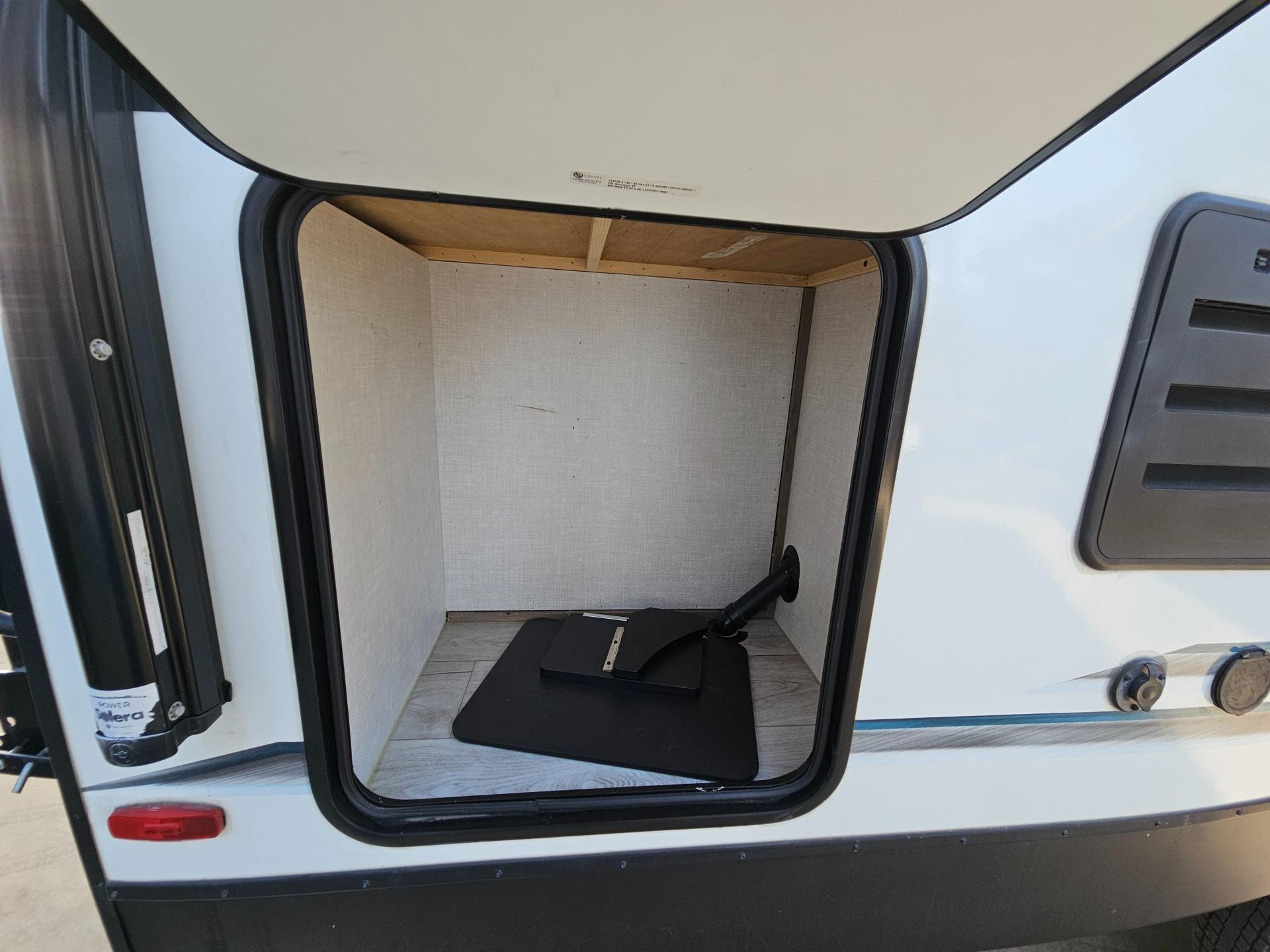 2022 Forest River RV 2022 Forest River RV Surveyor Legend - thumbnail 38