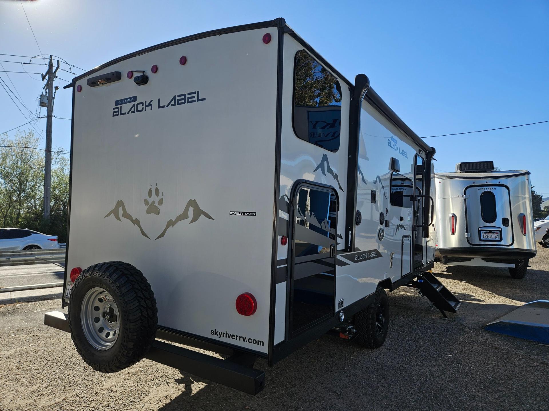 2024 Forest River RV 2024 Forest River RV Cherokee Wolf Pup Black Label - thumbnail 3