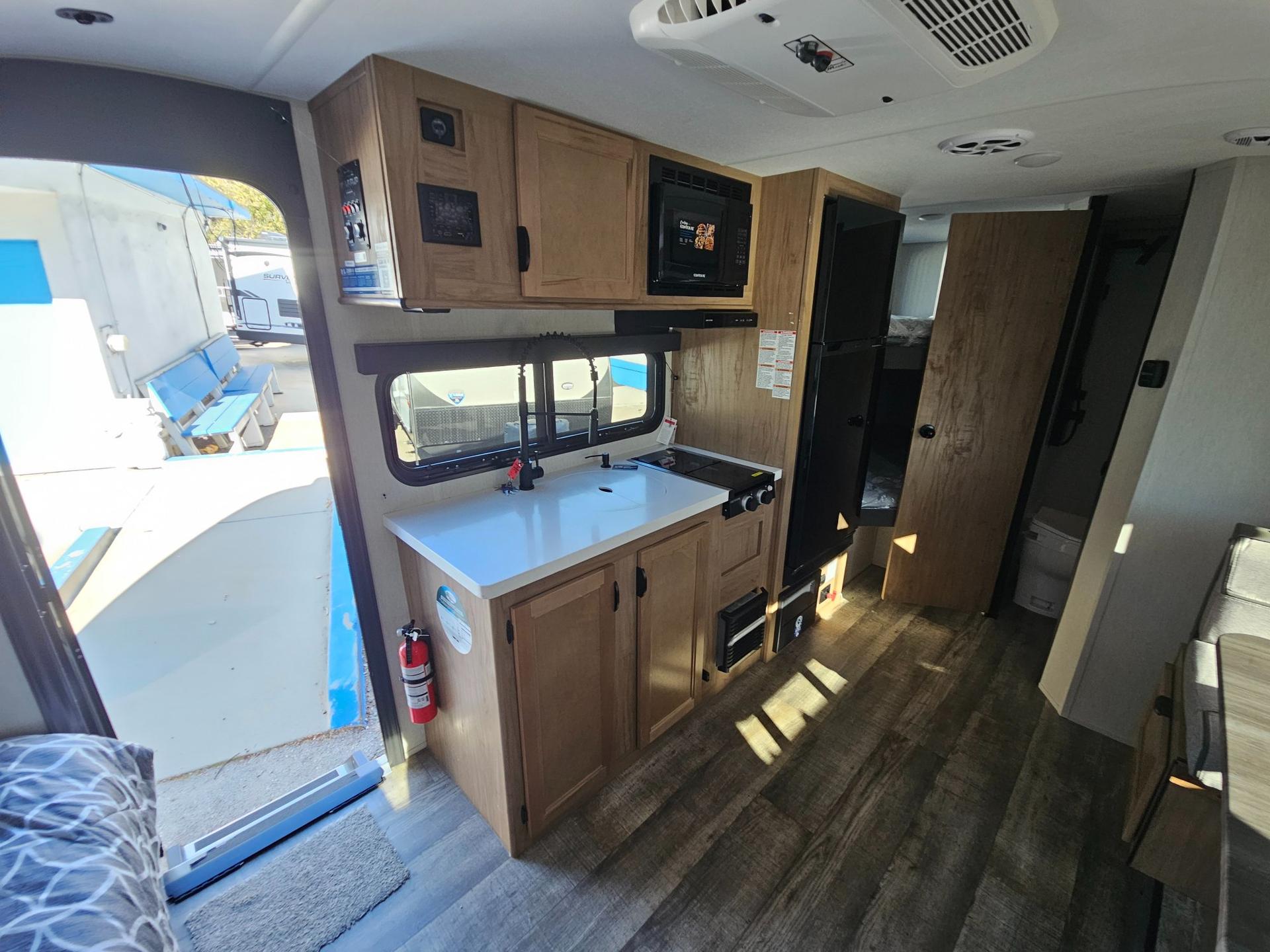 2024 Forest River RV 2024 Forest River RV Cherokee Wolf Pup Black Label - thumbnail 10