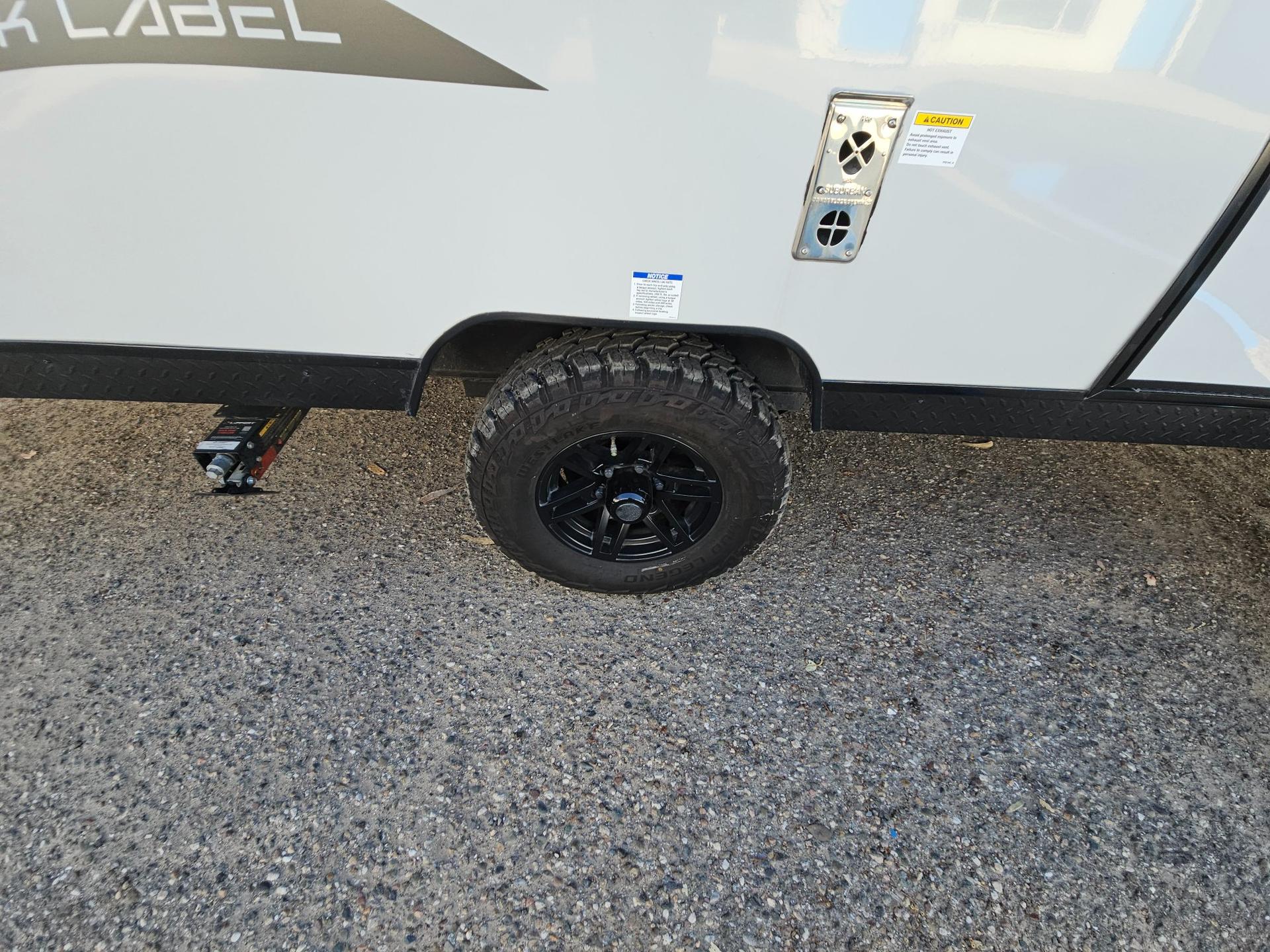 2024 Forest River RV 2024 Forest River RV Cherokee Wolf Pup Black Label - thumbnail 33