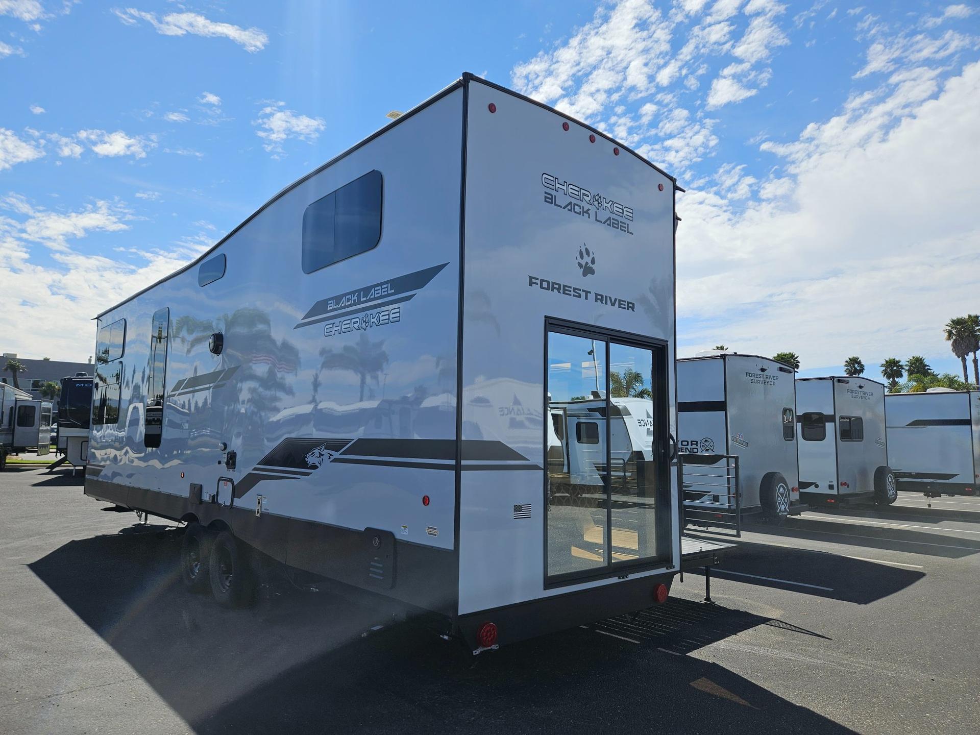 2026 Forest River RV 2026 Forest River RV Cherokee Timberwolf Black Label - thumbnail 4
