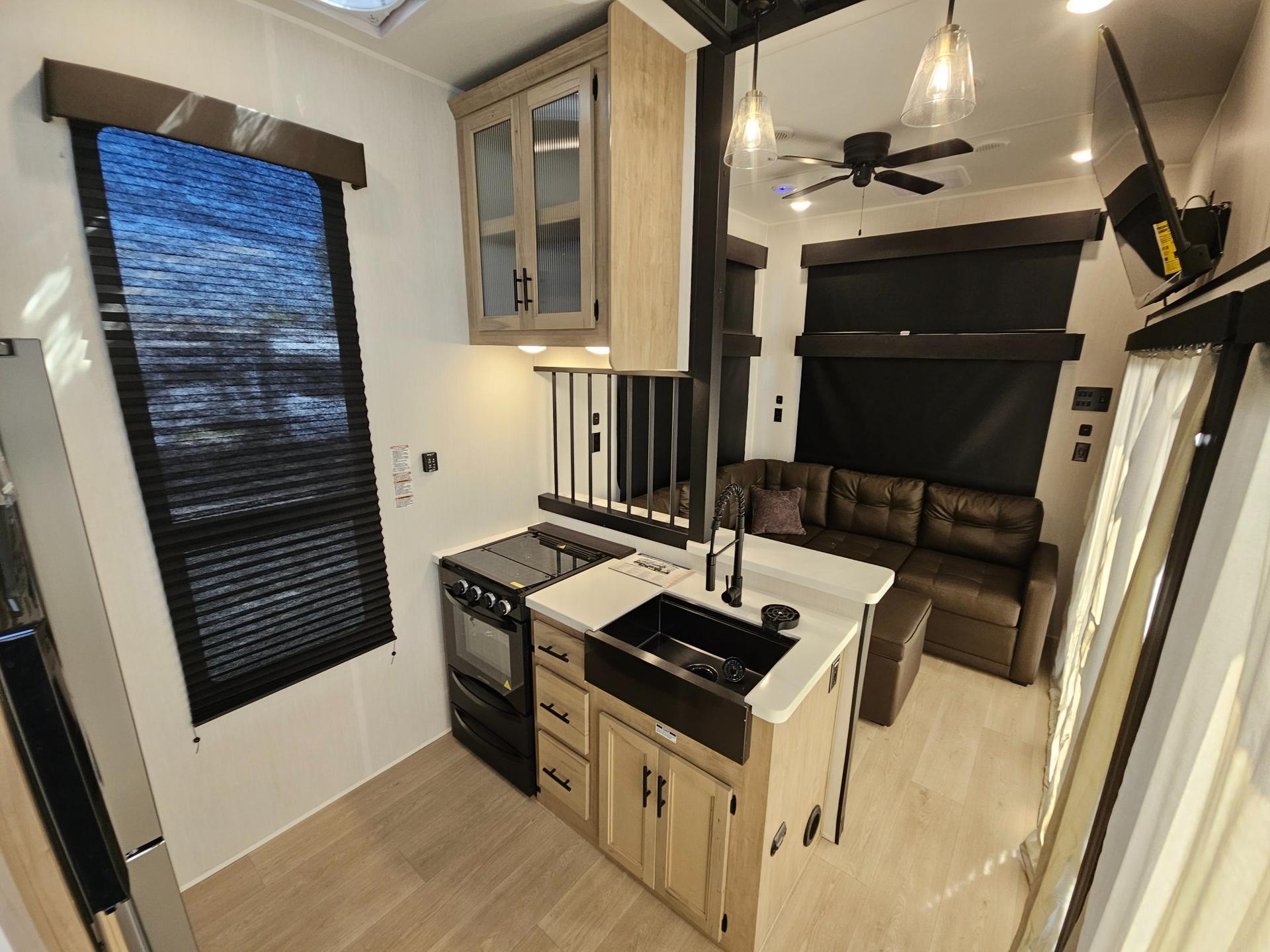 2026 Forest River RV 2026 Forest River RV Cherokee Timberwolf Black Label - thumbnail 11