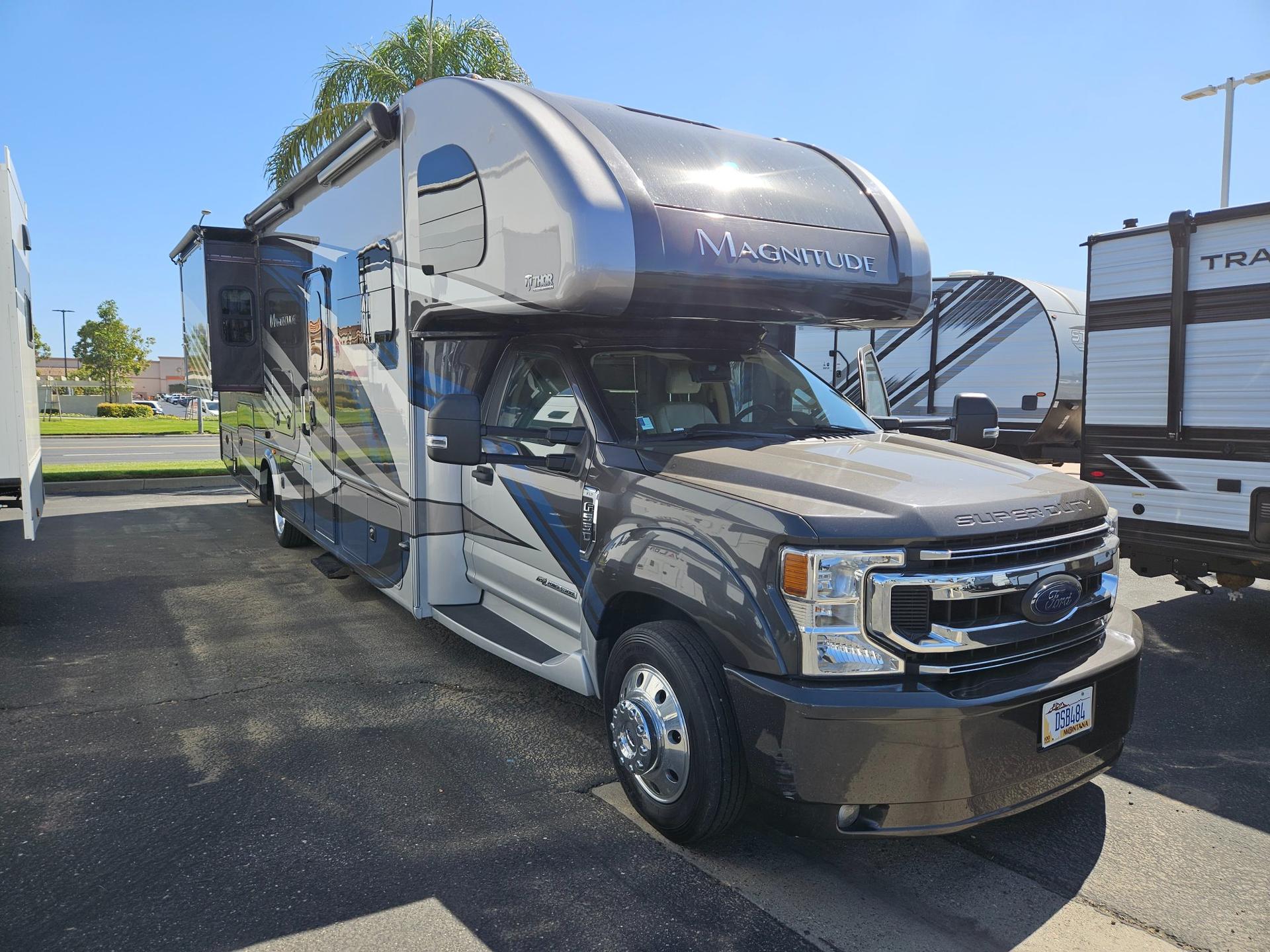 2020 Thor Motor Coach Magnitude BH35