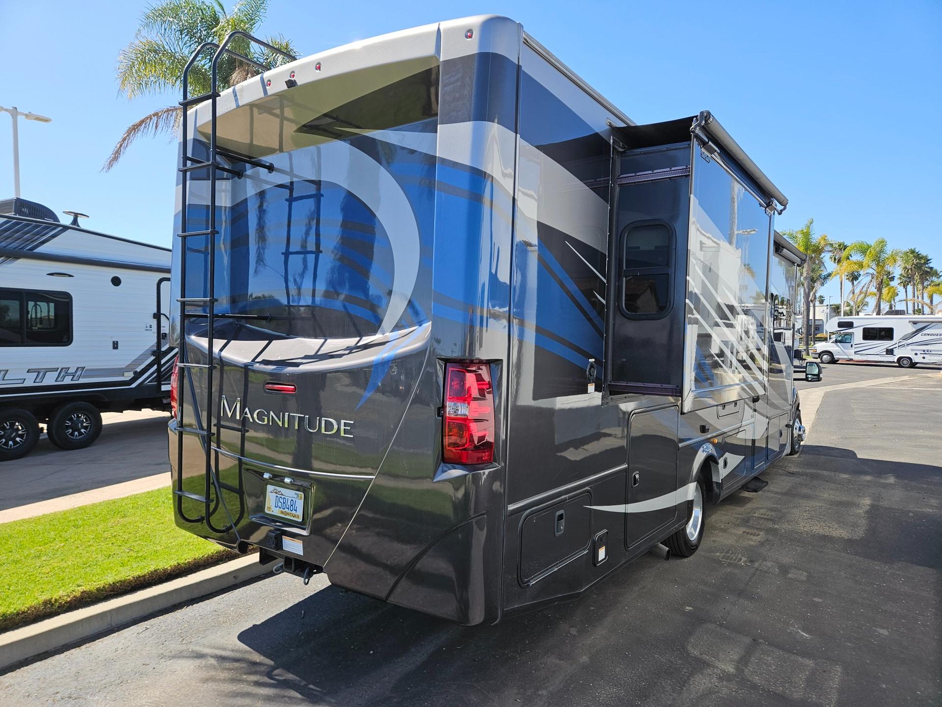 2020 Thor Motor Coach 2020 Thor Motor Coach Magnitude - thumbnail 2