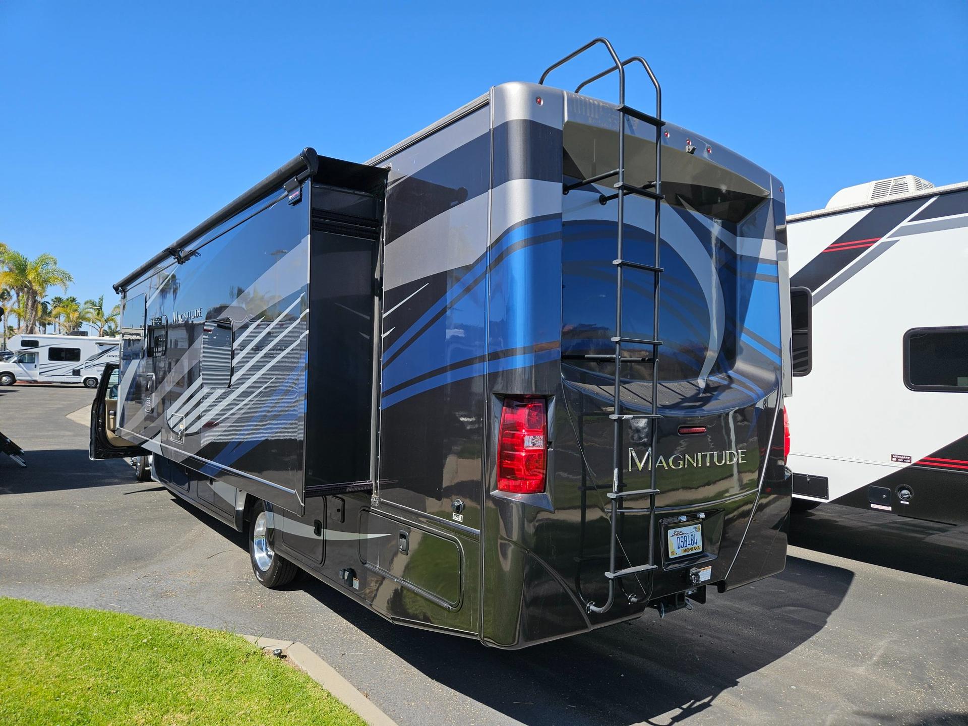 2020 Thor Motor Coach 2020 Thor Motor Coach Magnitude - thumbnail 3