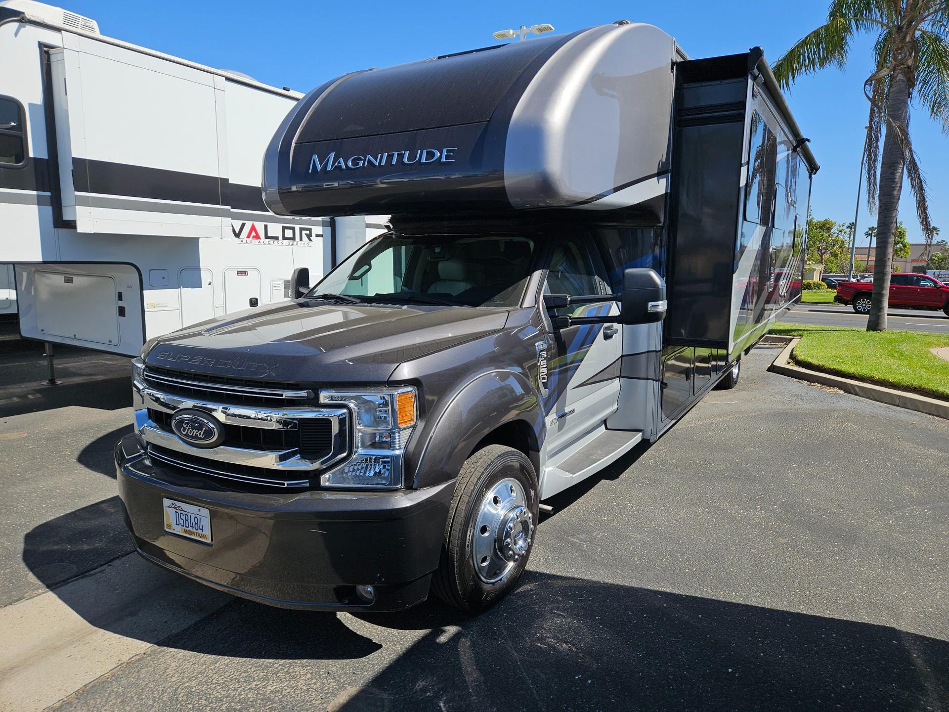 2020 Thor Motor Coach 2020 Thor Motor Coach Magnitude - thumbnail 4