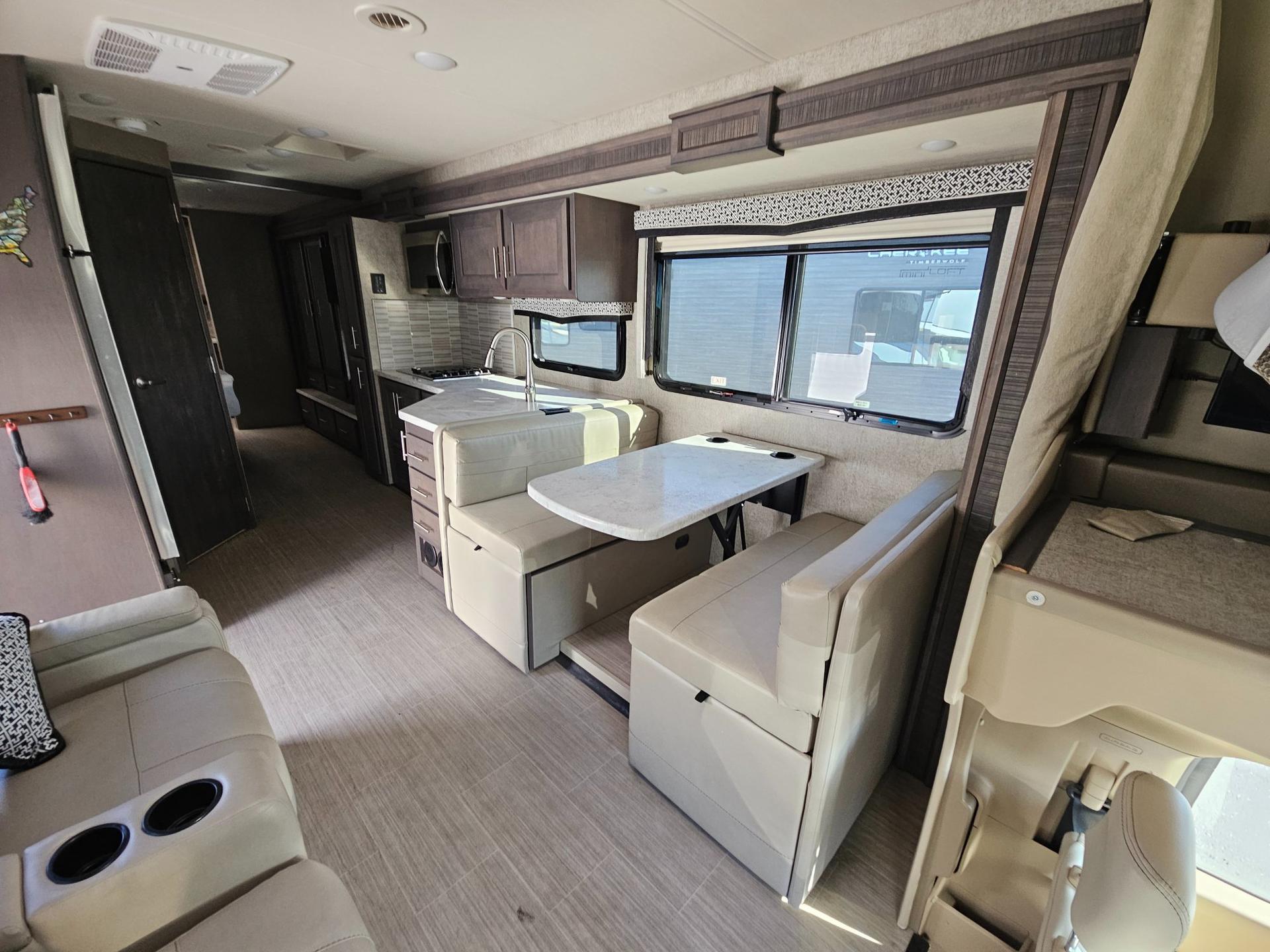 2020 Thor Motor Coach 2020 Thor Motor Coach Magnitude - thumbnail 5