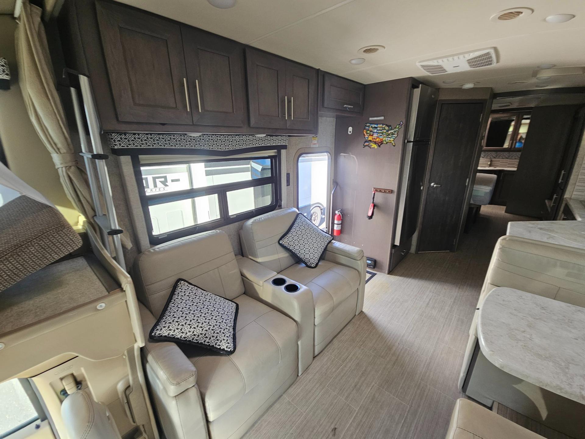 2020 Thor Motor Coach 2020 Thor Motor Coach Magnitude - thumbnail 6