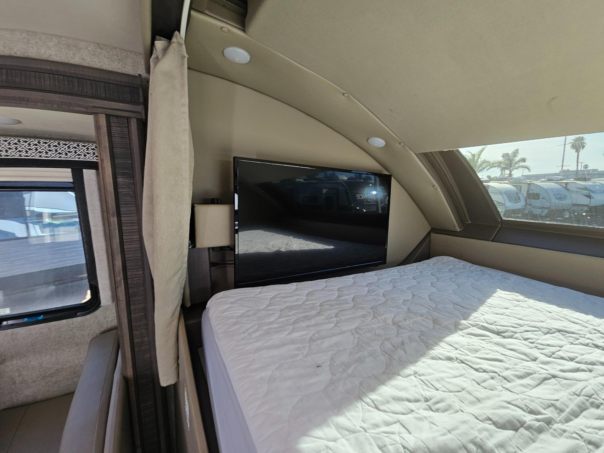 2020 Thor Motor Coach 2020 Thor Motor Coach Magnitude - thumbnail 32