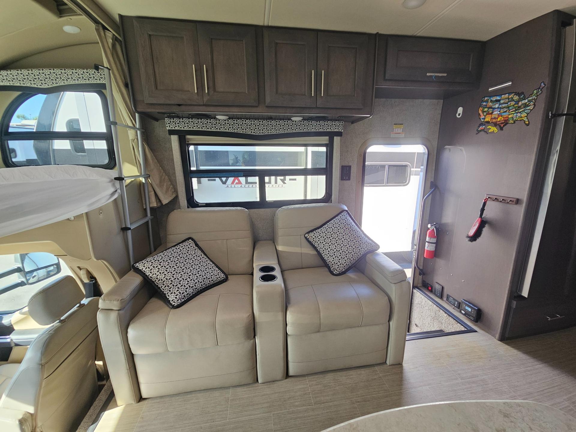 2020 Thor Motor Coach 2020 Thor Motor Coach Magnitude - thumbnail 7