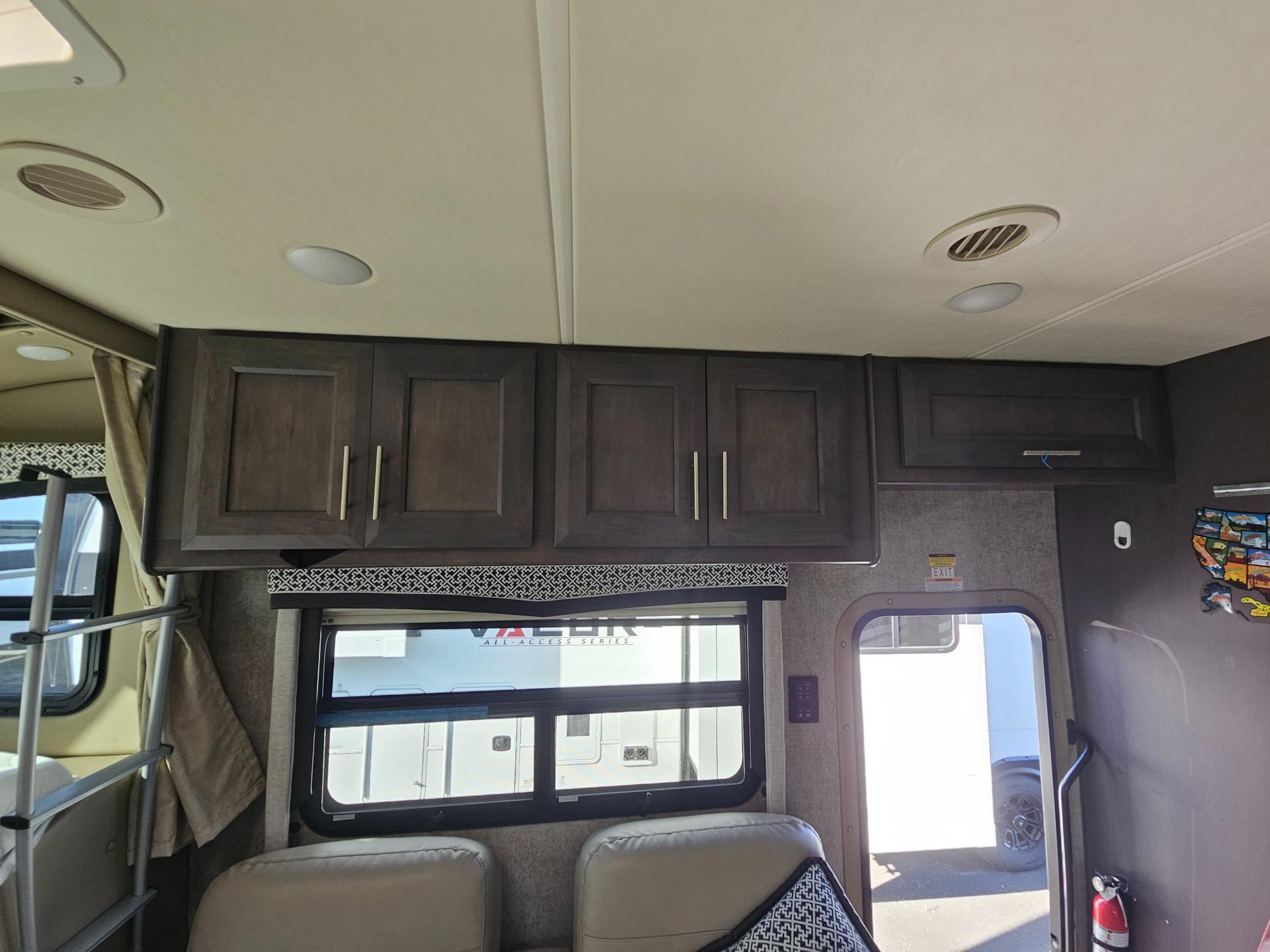 2020 Thor Motor Coach 2020 Thor Motor Coach Magnitude - thumbnail 9