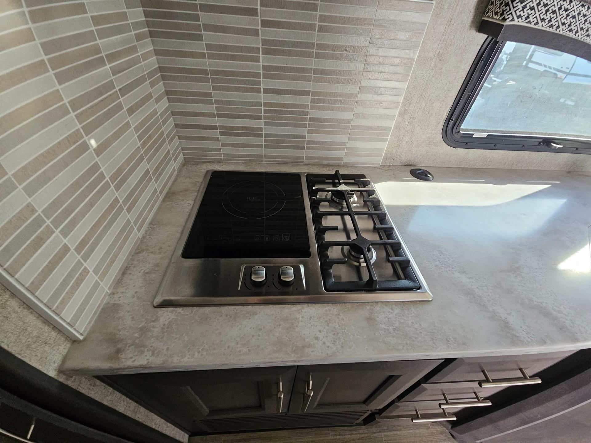 2020 Thor Motor Coach 2020 Thor Motor Coach Magnitude - thumbnail 14