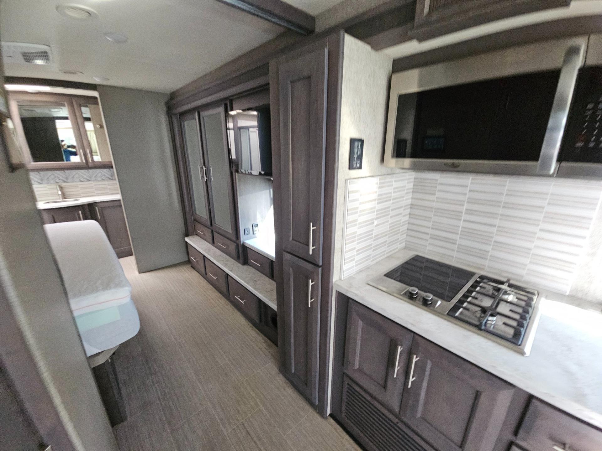 2020 Thor Motor Coach 2020 Thor Motor Coach Magnitude - thumbnail 16