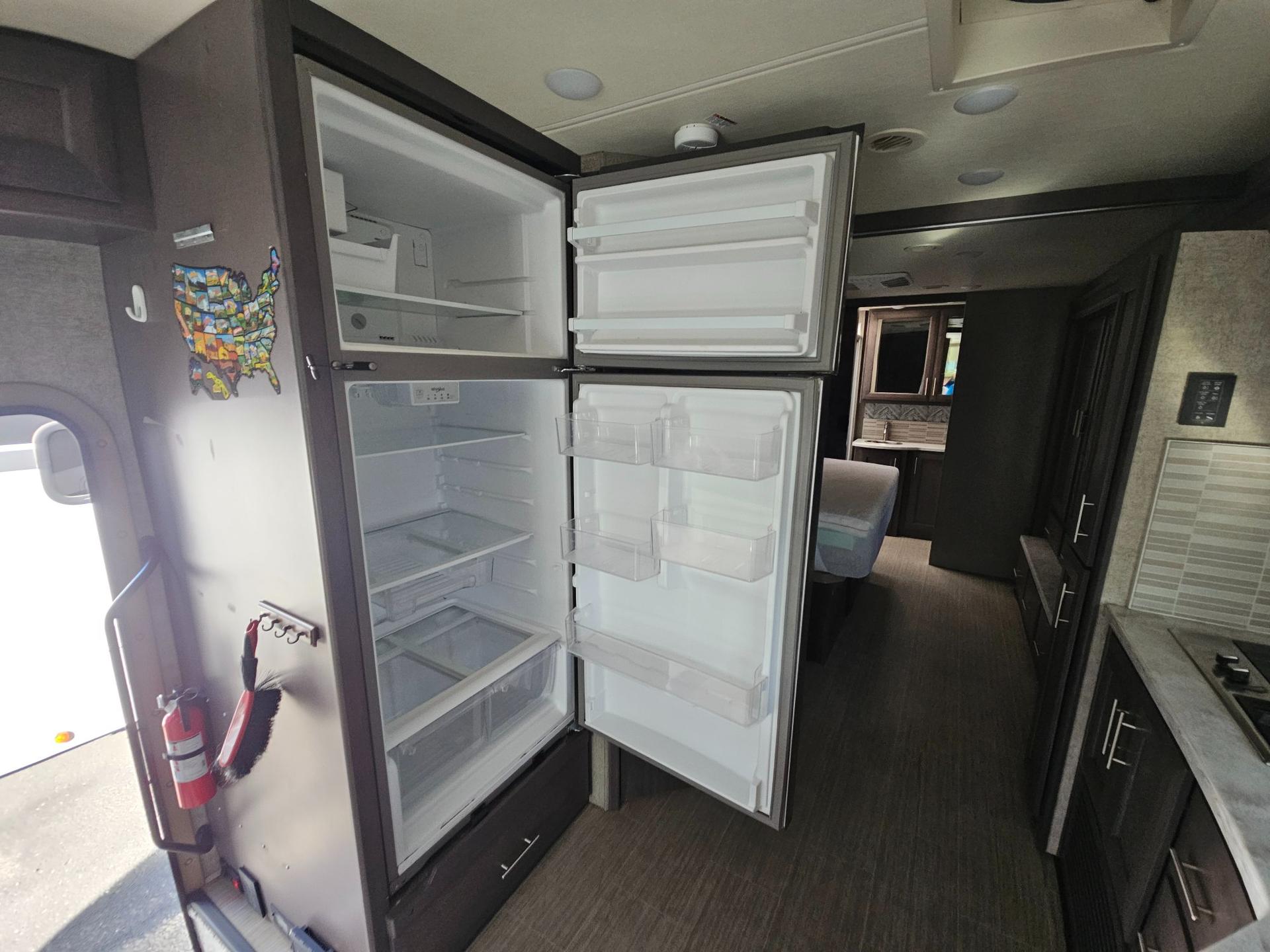 2020 Thor Motor Coach 2020 Thor Motor Coach Magnitude - thumbnail 17