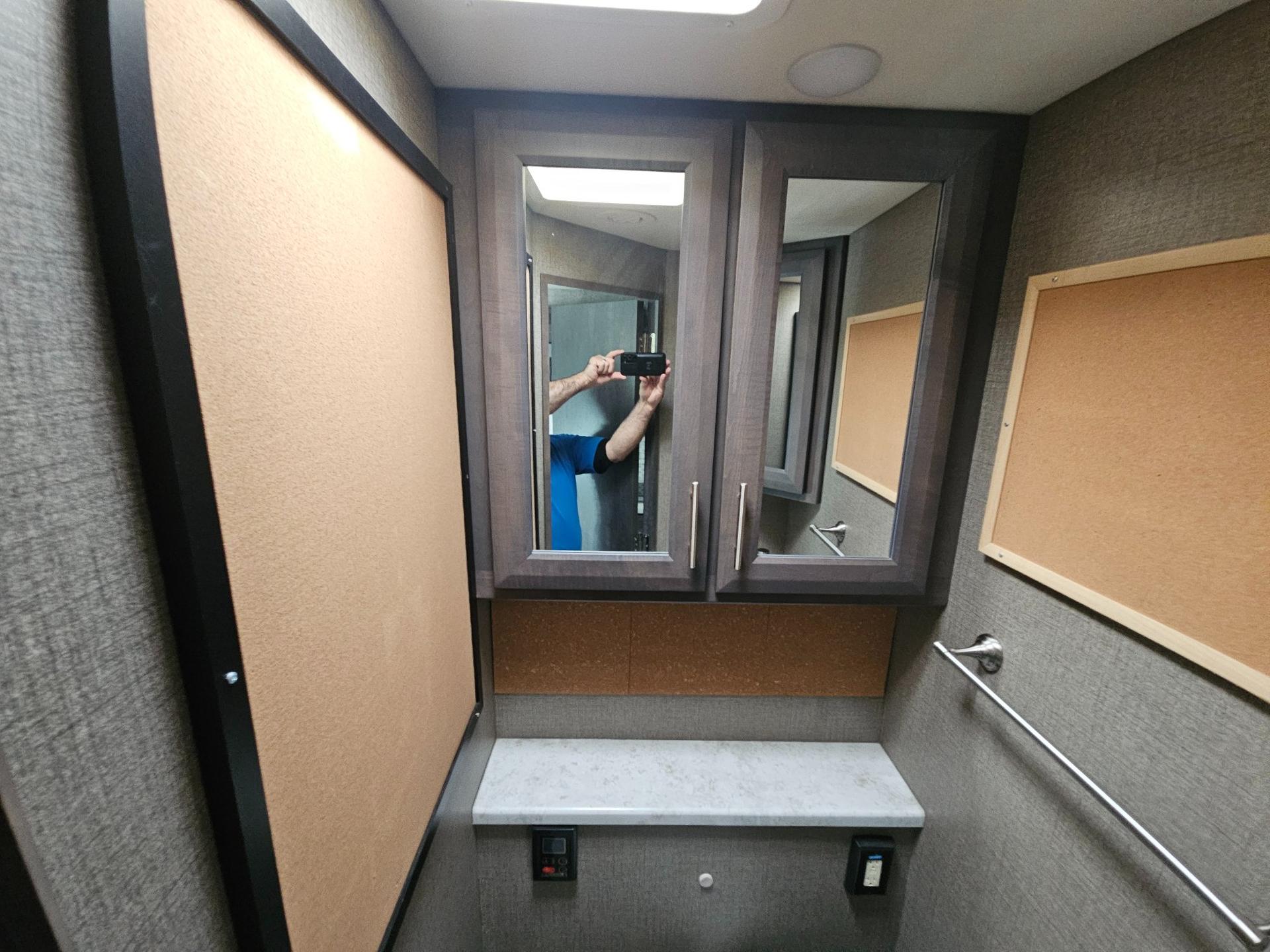 2020 Thor Motor Coach 2020 Thor Motor Coach Magnitude - thumbnail 19