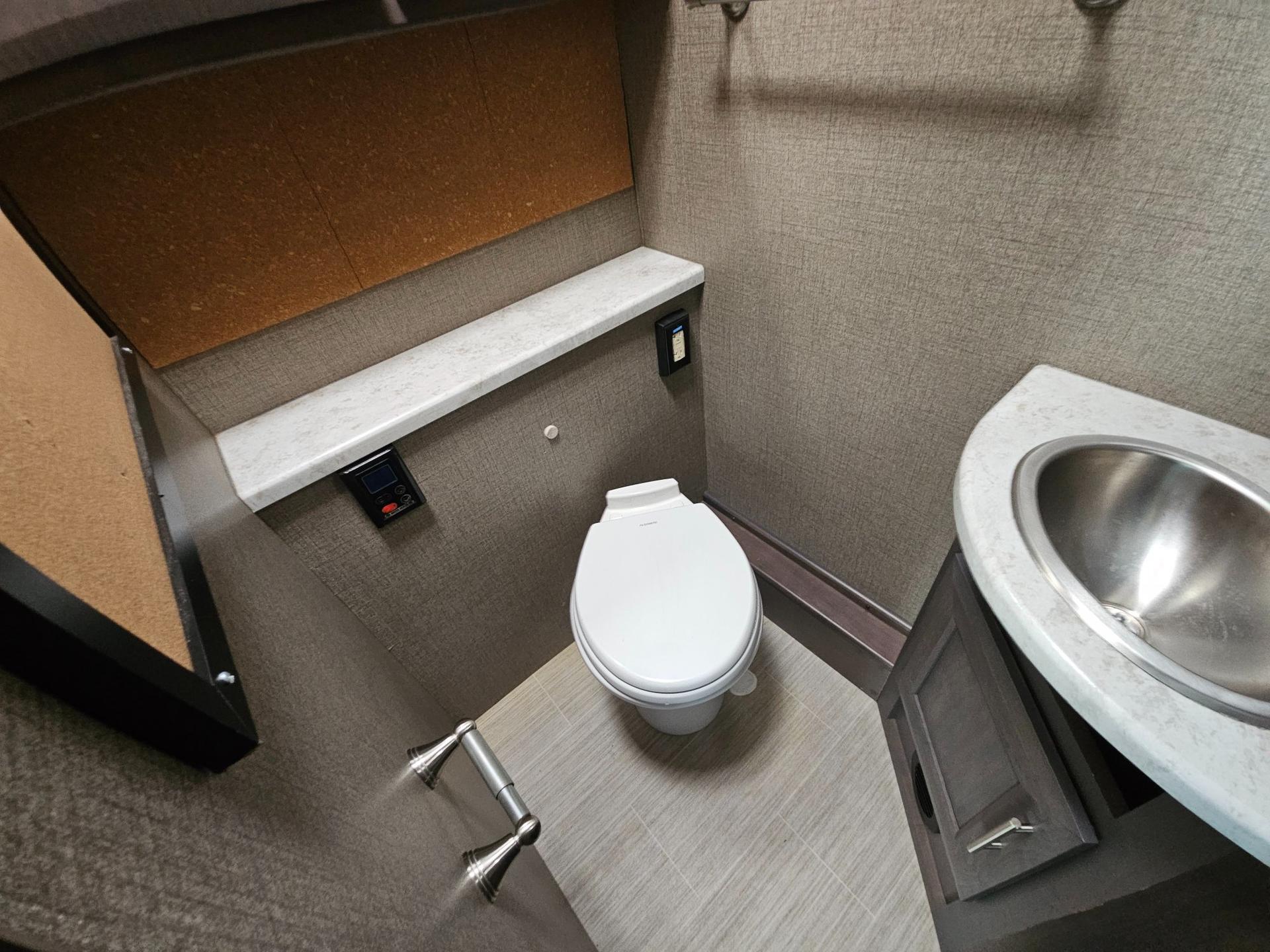 2020 Thor Motor Coach 2020 Thor Motor Coach Magnitude - thumbnail 20