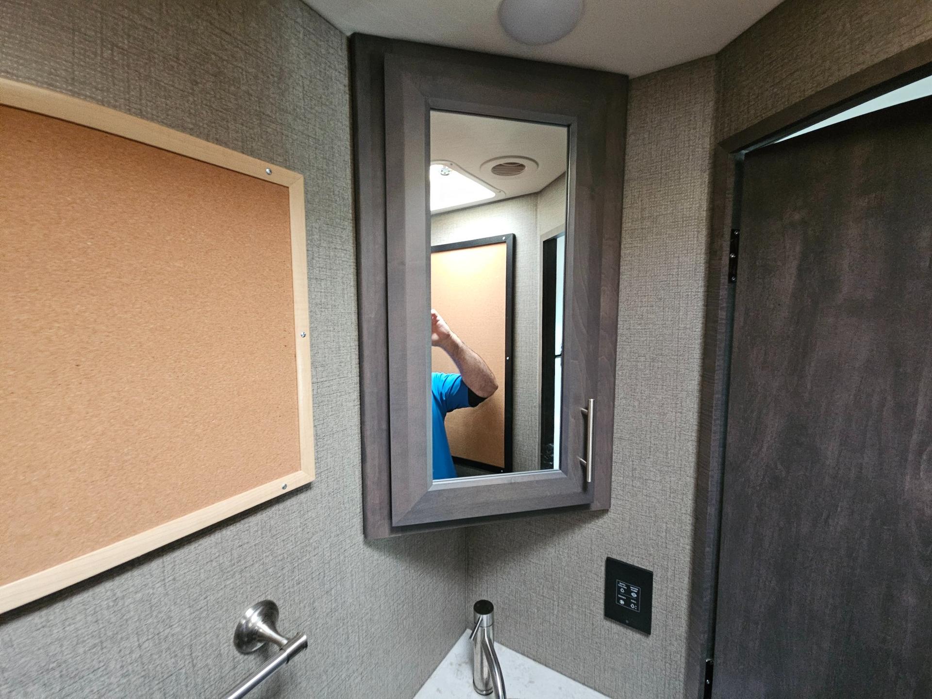 2020 Thor Motor Coach 2020 Thor Motor Coach Magnitude - thumbnail 21