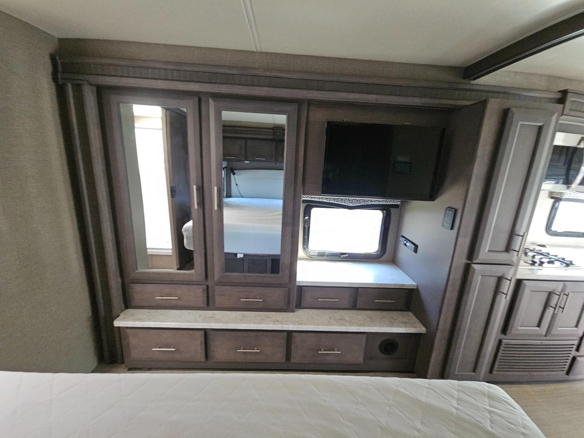 2020 Thor Motor Coach 2020 Thor Motor Coach Magnitude - thumbnail 26