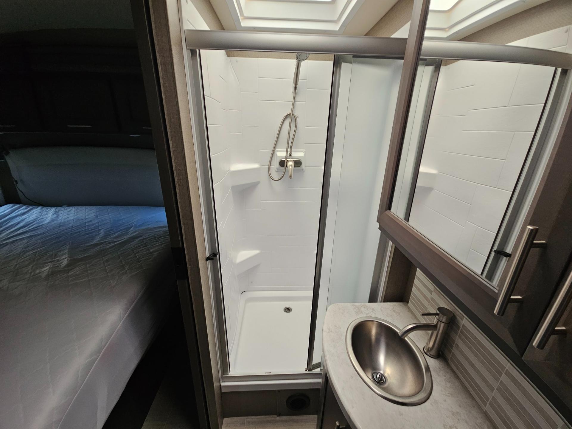 2020 Thor Motor Coach 2020 Thor Motor Coach Magnitude - thumbnail 28