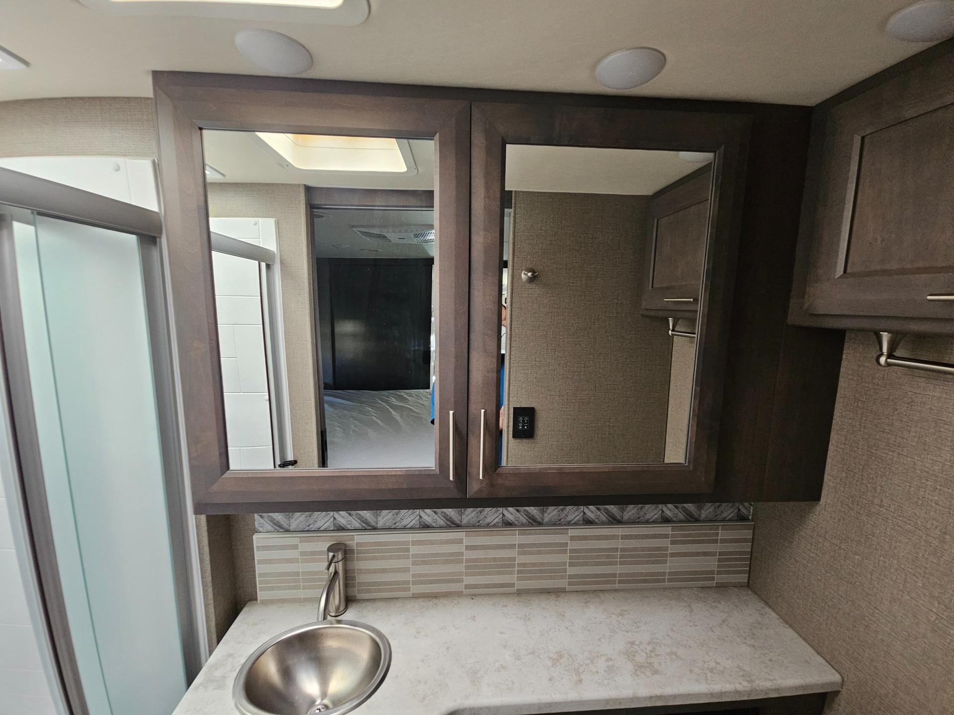 2020 Thor Motor Coach 2020 Thor Motor Coach Magnitude - thumbnail 29