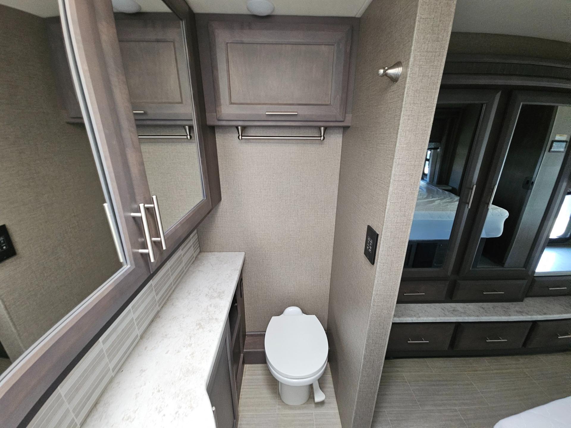 2020 Thor Motor Coach 2020 Thor Motor Coach Magnitude - thumbnail 36